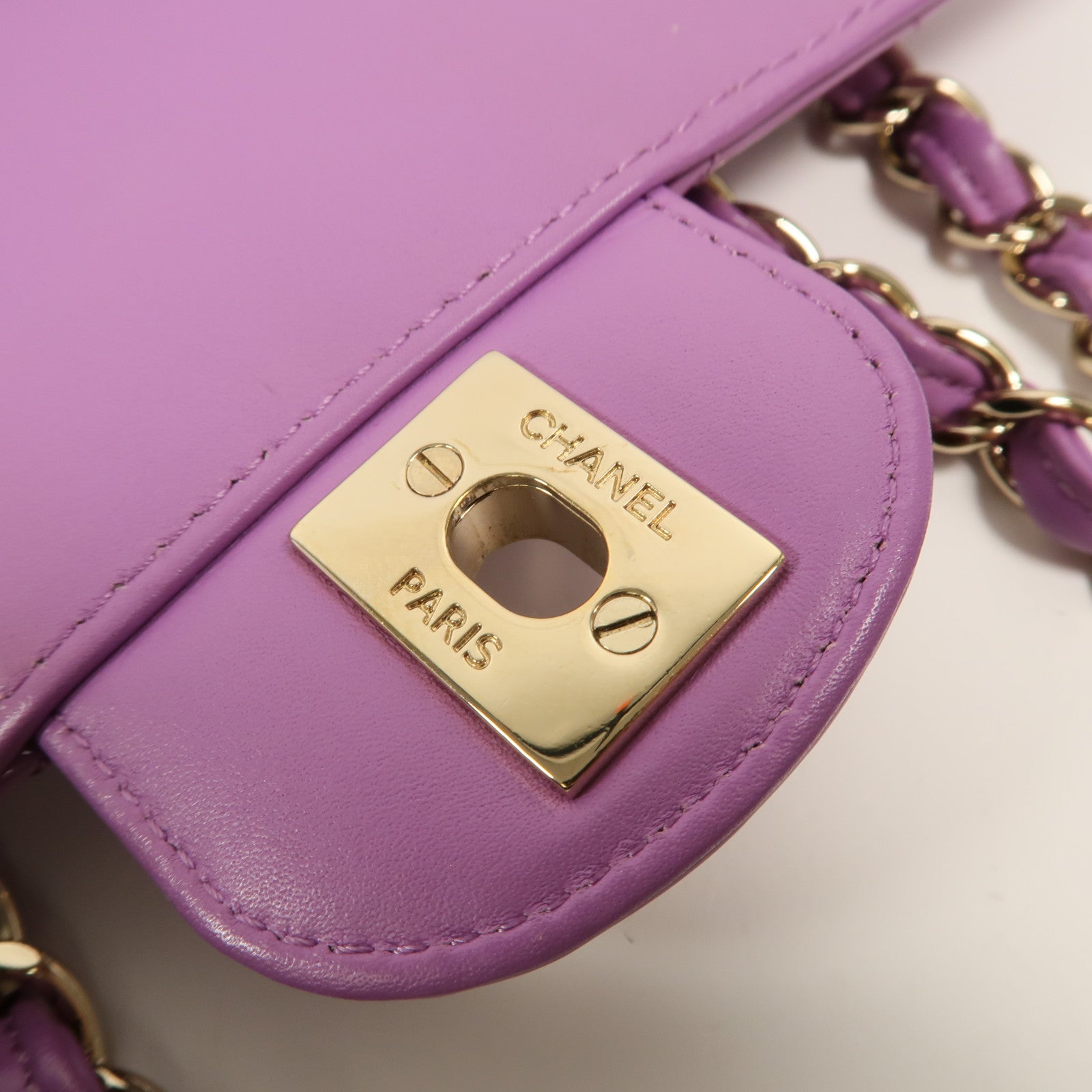 CHANEL 漆皮皮革Classic 25鏈帶肩背袋