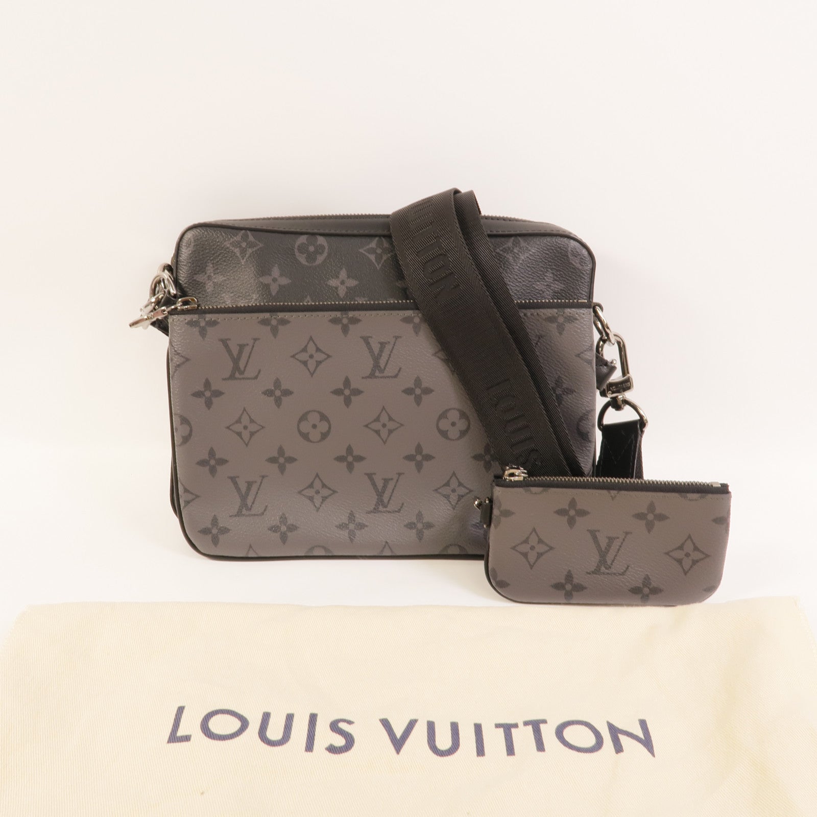 LOUIS VUITTON Monogram Eclipse Reverse Trio Messenger銀扣肩背袋灰色