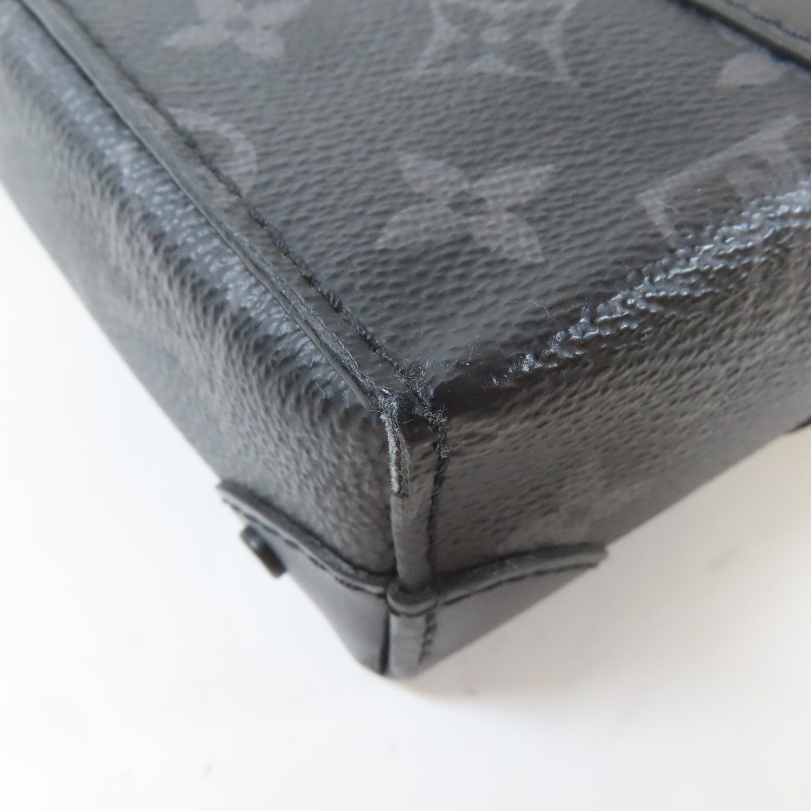 LOUIS VUITTON Monogram Eclipse Trunk Messenger Bag黑扣肩背袋黑色