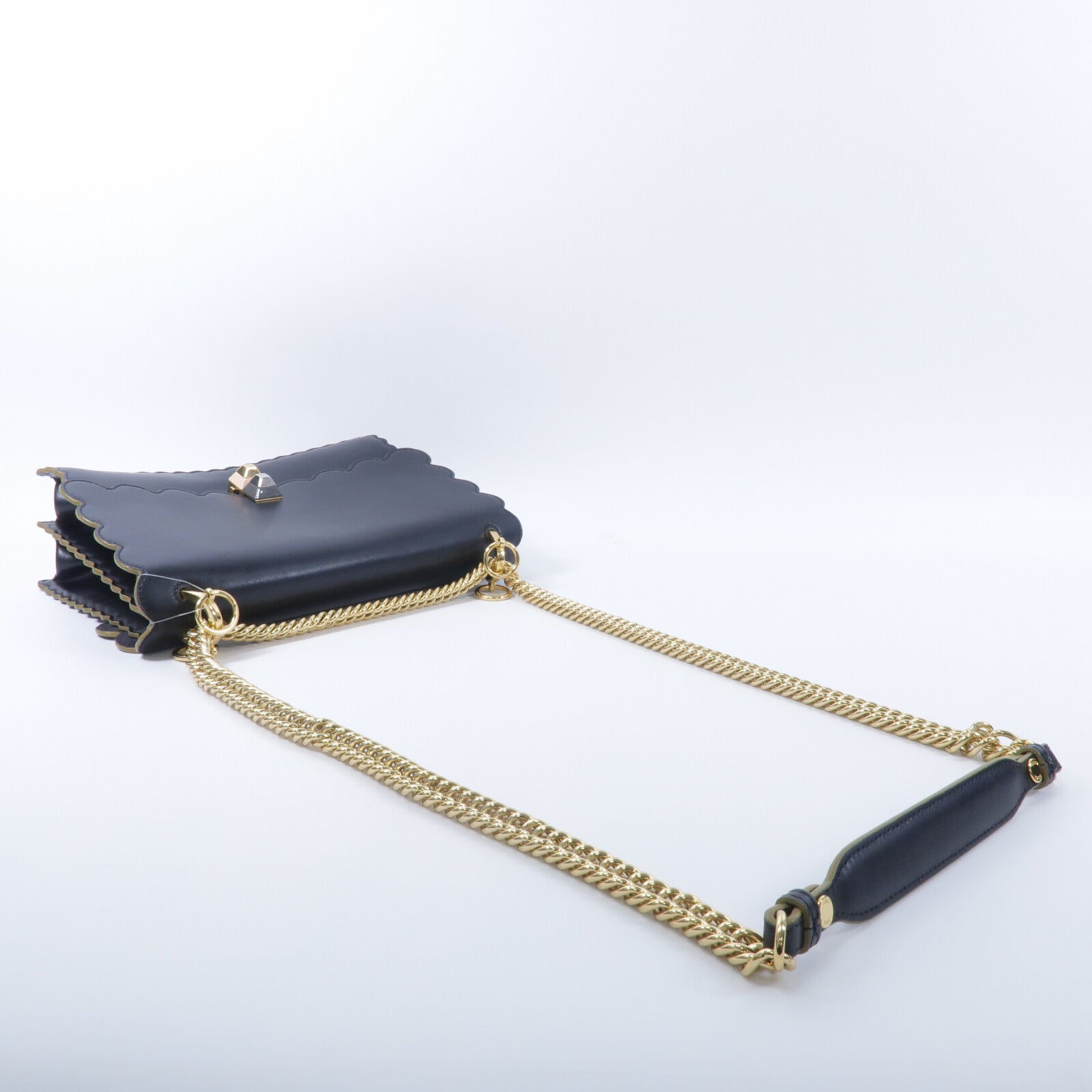 FENDI 牛皮皮革Kan I鏈帶肩背袋