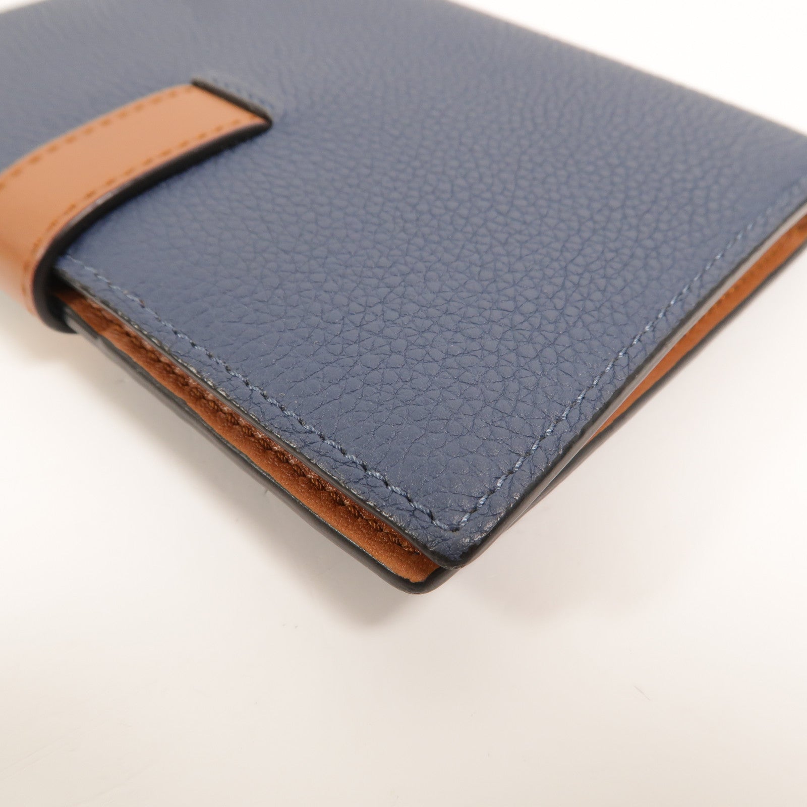 LOEWE 牛皮皮革Vertical Wallet Medium長錢包