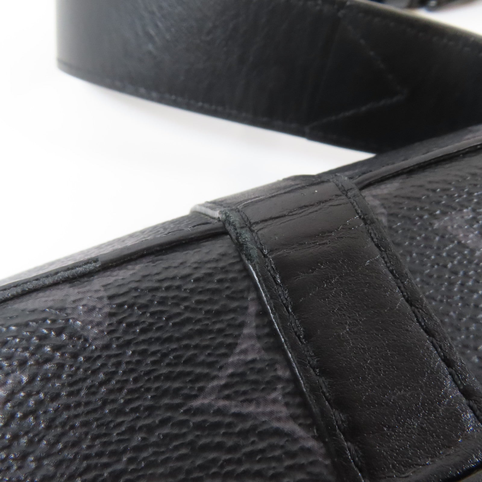 LOUIS VUITTON Monogram Eclipse Trunk Messenger Bag黑扣肩背袋黑色