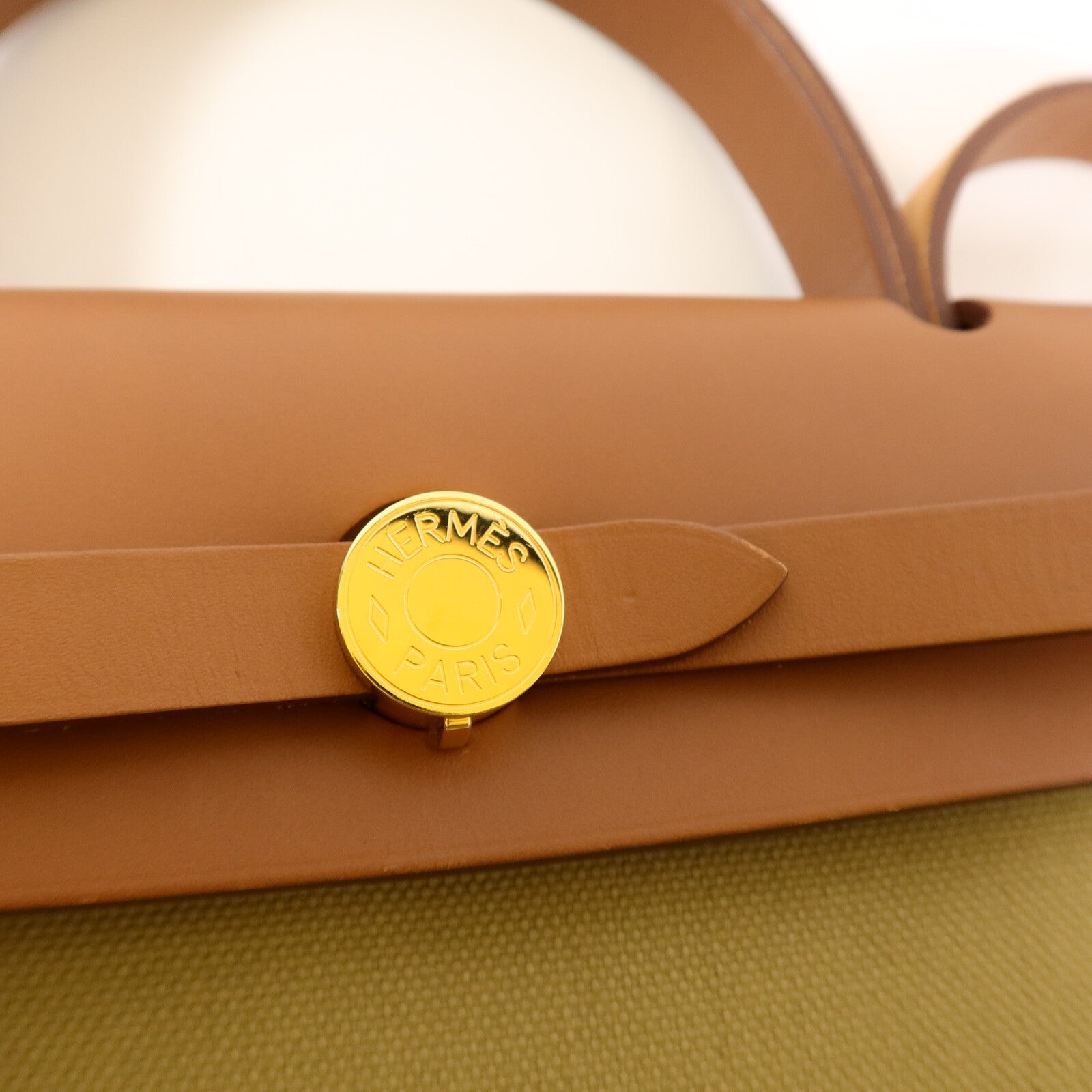 HERMES 帆布Herbag PM肩背袋Poussiere/Fauve