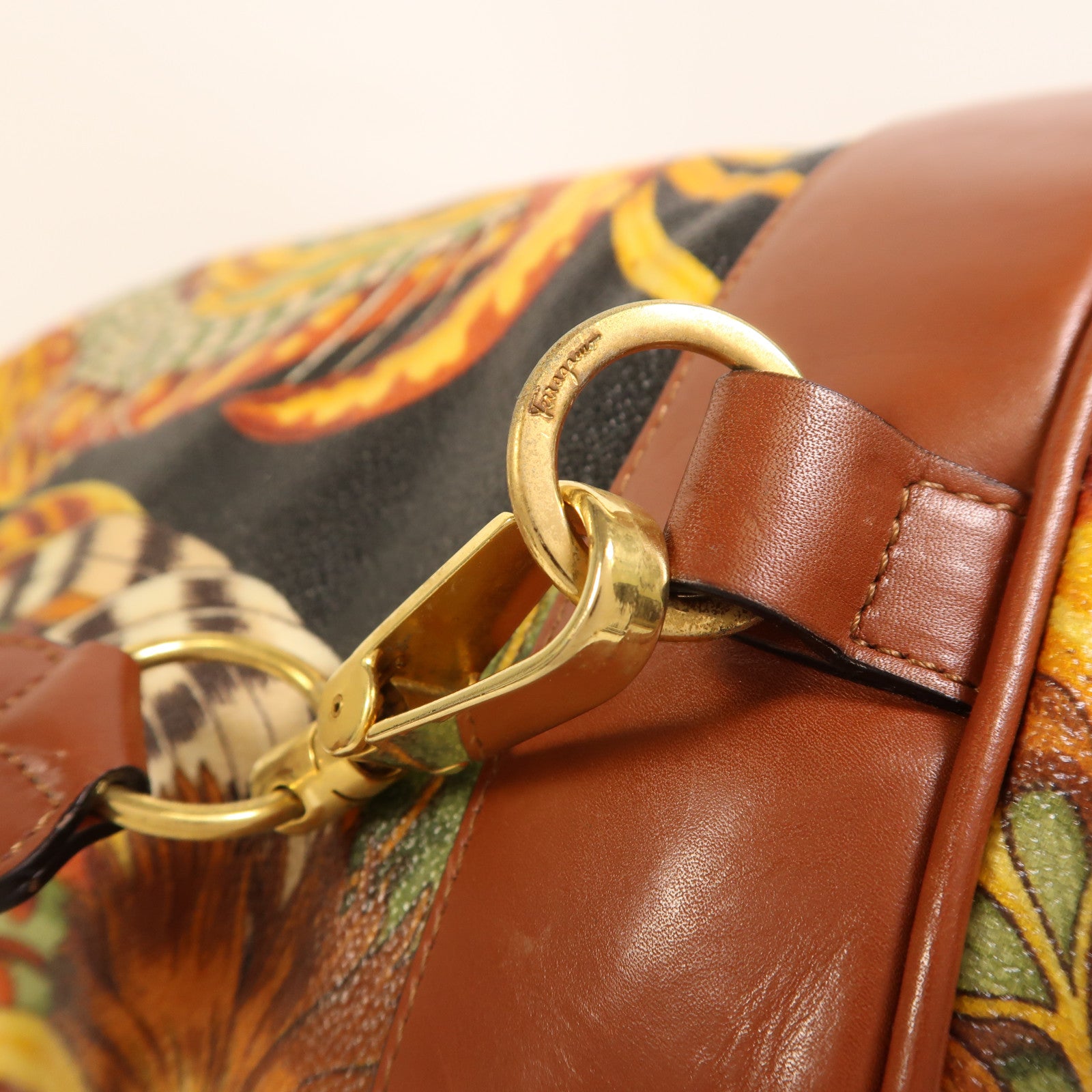 Salvatore Ferragamo 塗層帆布/牛皮皮革Rucksack金扣背包