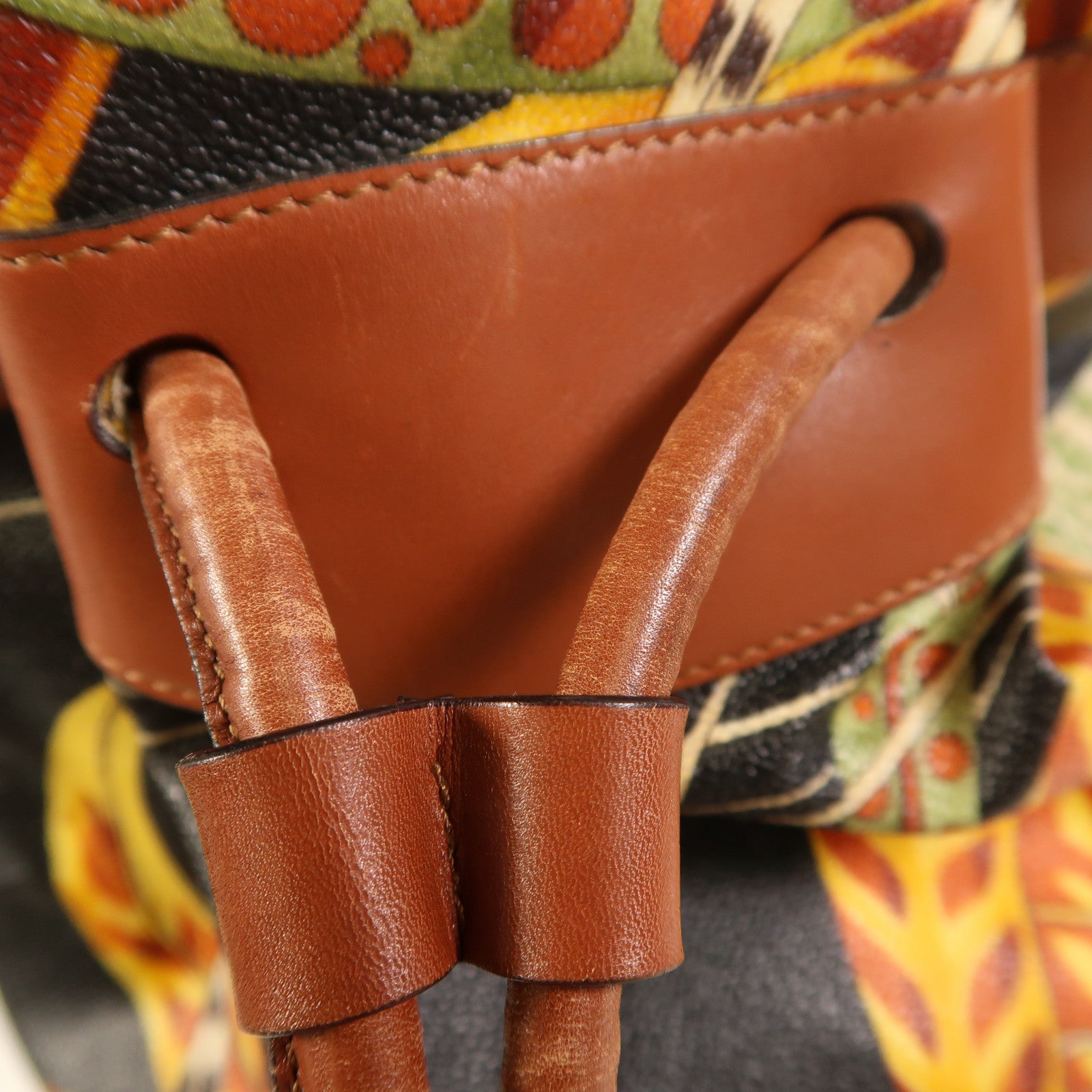 Salvatore Ferragamo 塗層帆布/牛皮皮革Rucksack金扣背包