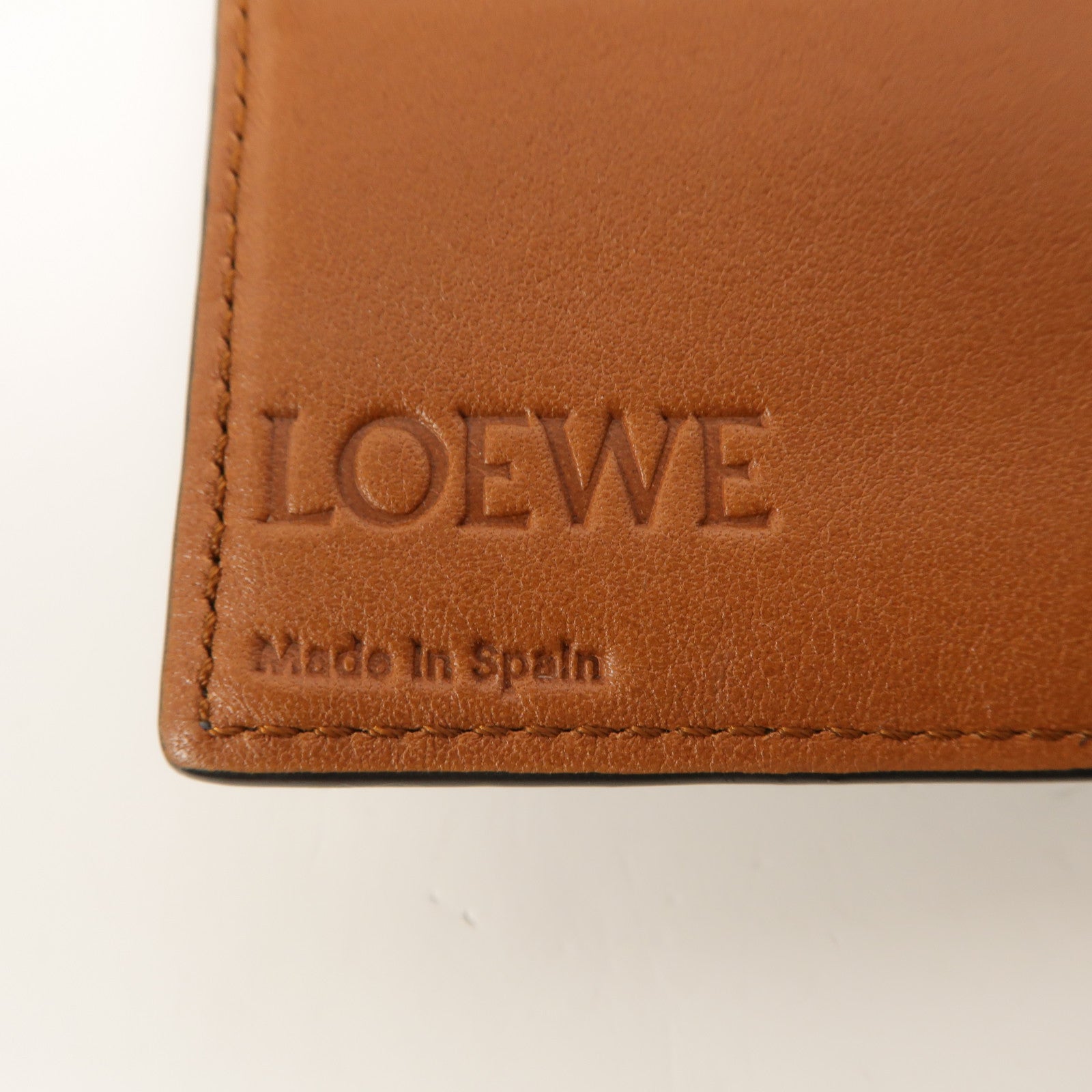 LOEWE 牛皮皮革Vertical Wallet Medium長錢包