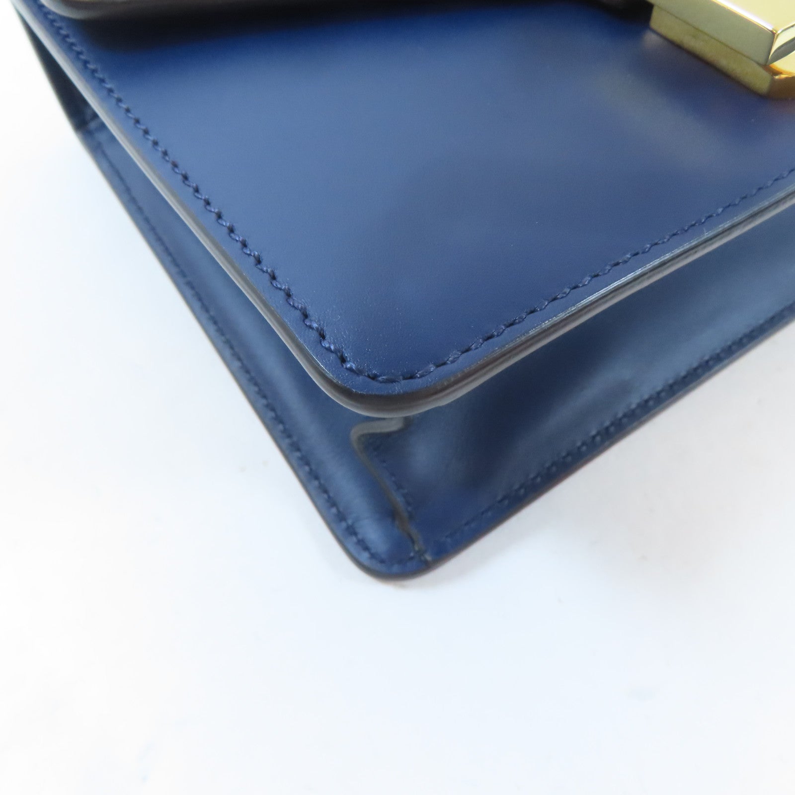 GUCCI 【激減優惠】牛皮皮革Sylvie Mini Bag金扣鏈帶肩背袋藍色