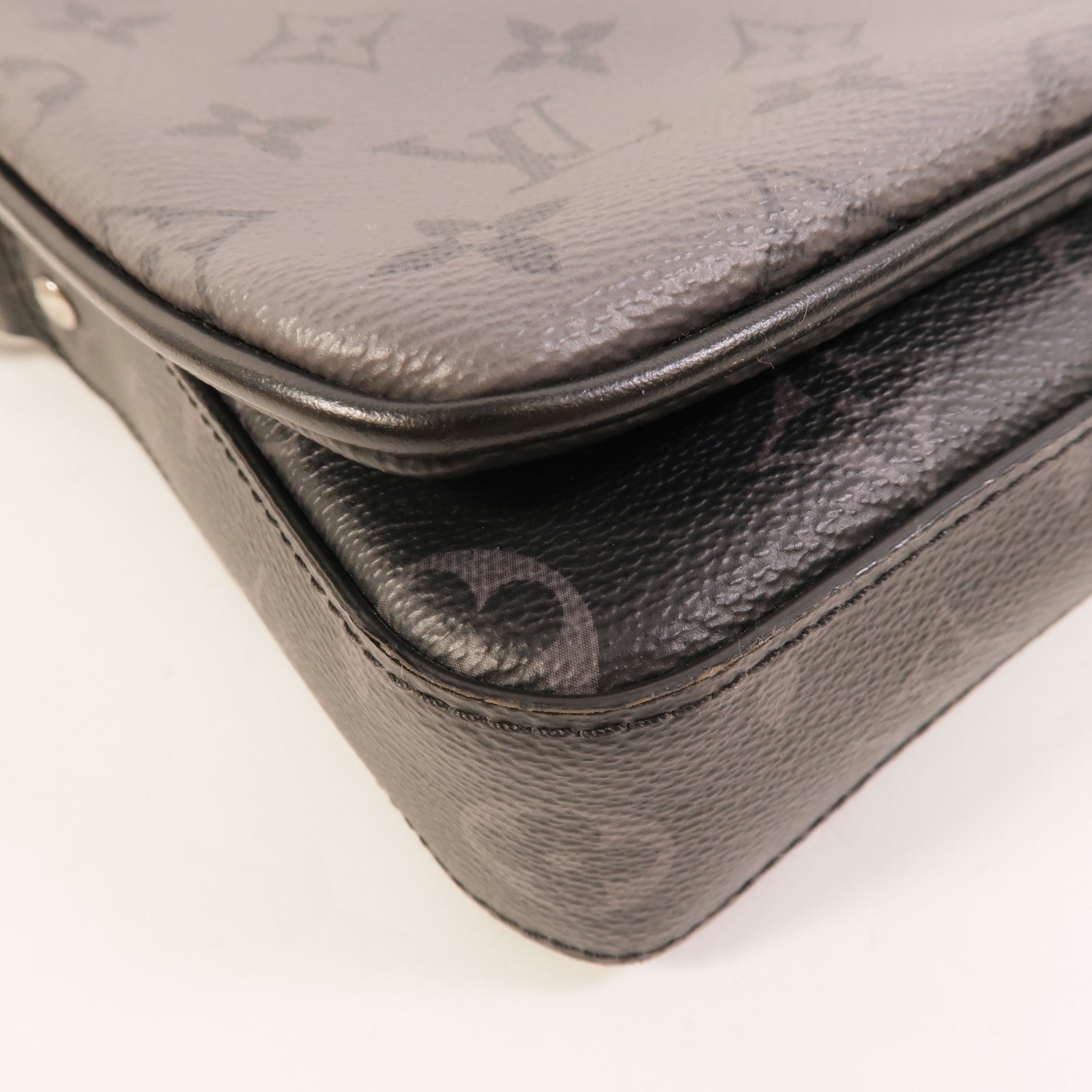 LOUIS VUITTON Monogram Eclipse Reverse Trio Messenger銀扣肩背袋灰色