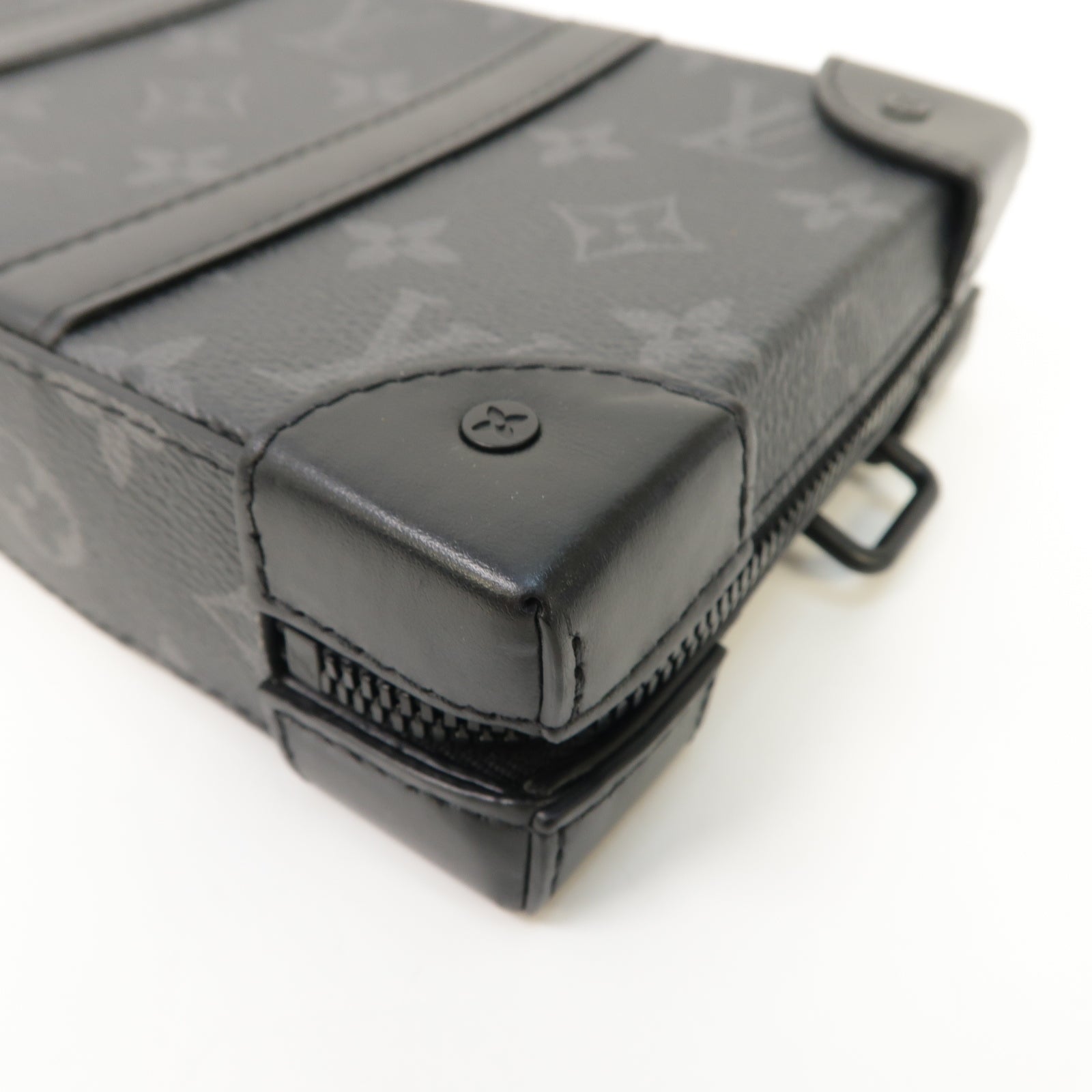 LOUIS VUITTON Monogram Eclipse Soft Trunk Wallet肩背袋黑色