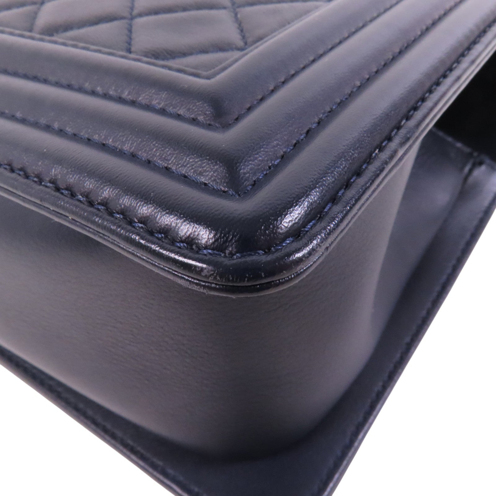 CHANEL 牛皮皮革Boy Chanel 25金扣鏈帶肩背袋