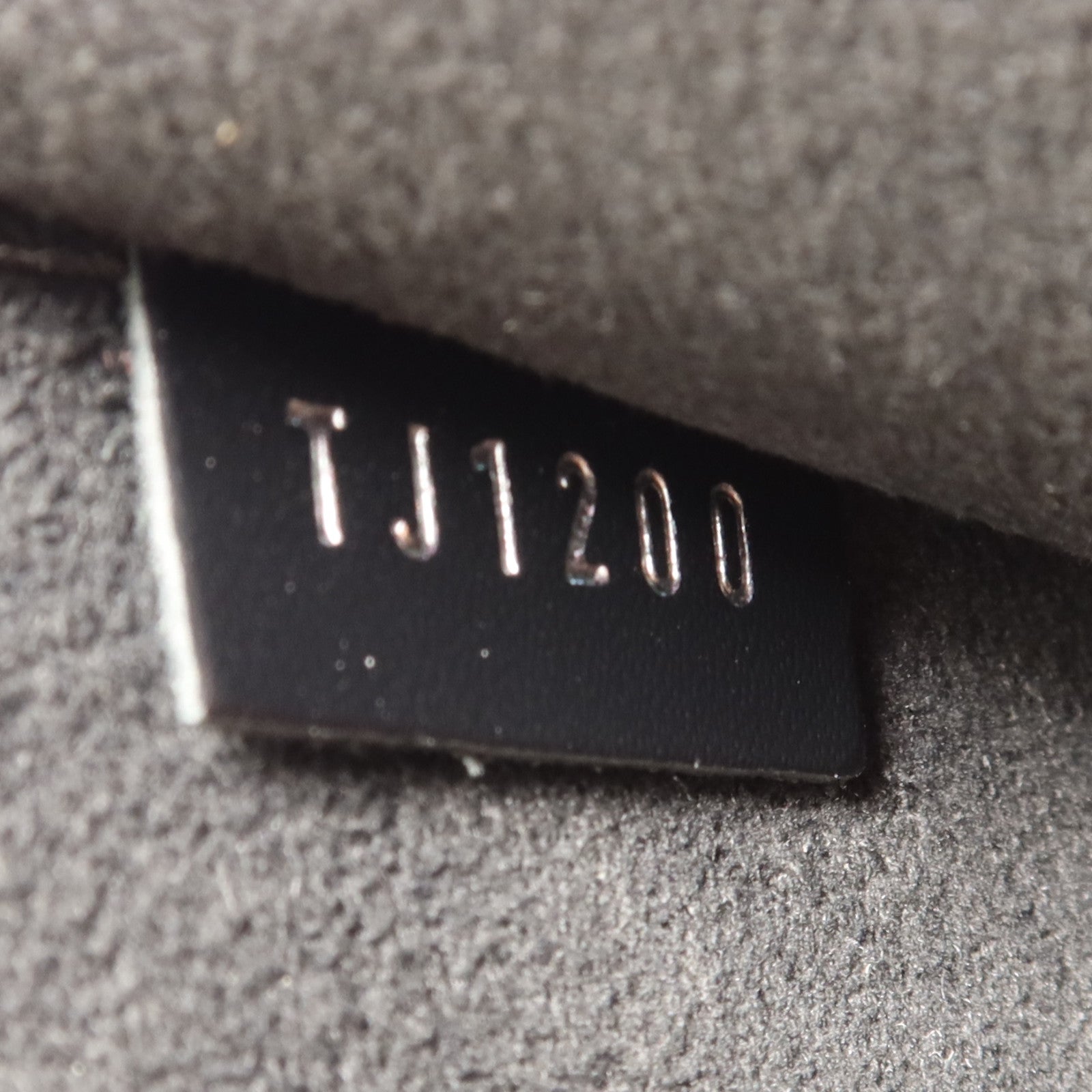 LOUIS VUITTON Epi Pochette Felicie銀扣鏈帶肩背袋