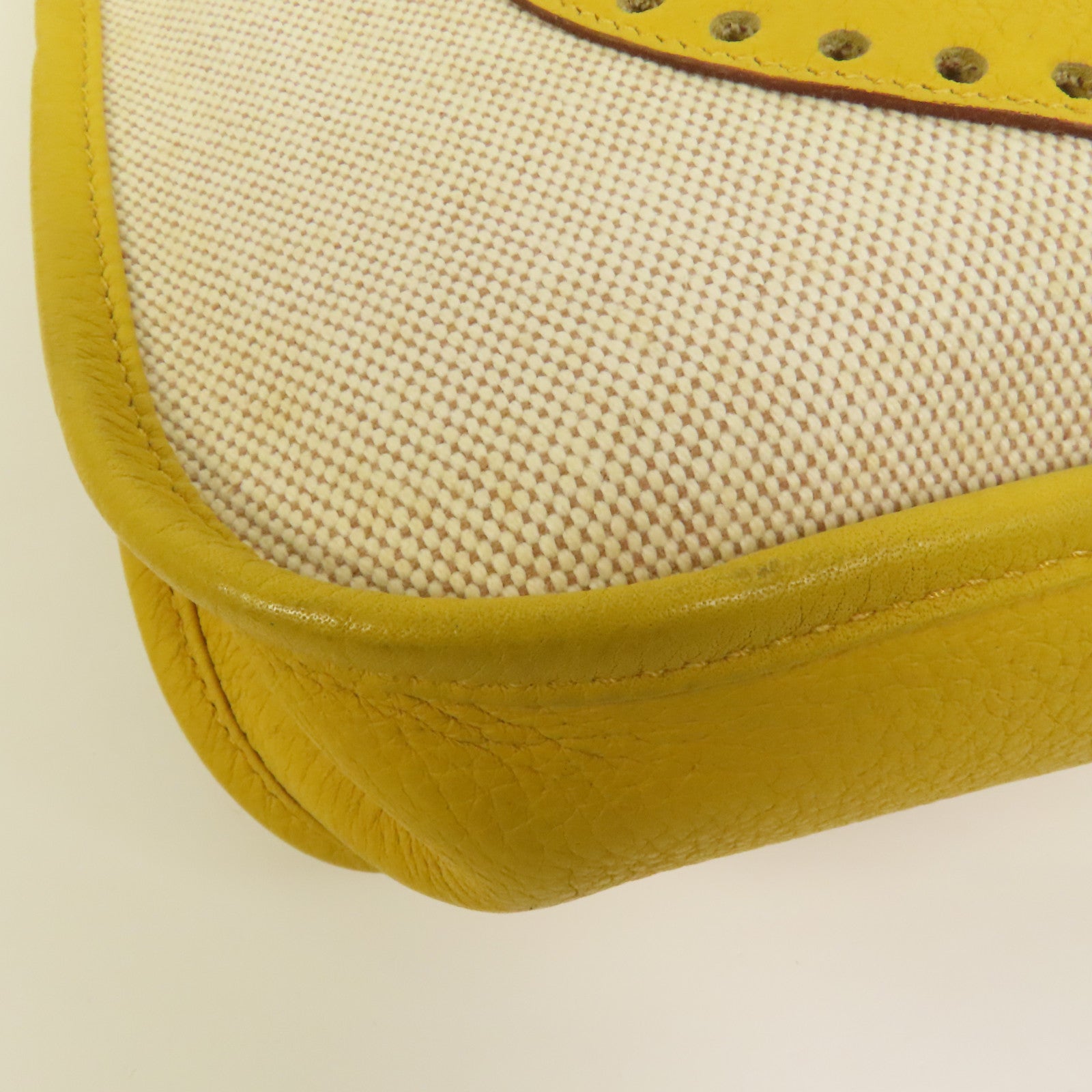 HERMES 帆布/皮革Evelyne PM銀扣肩背袋Soleil