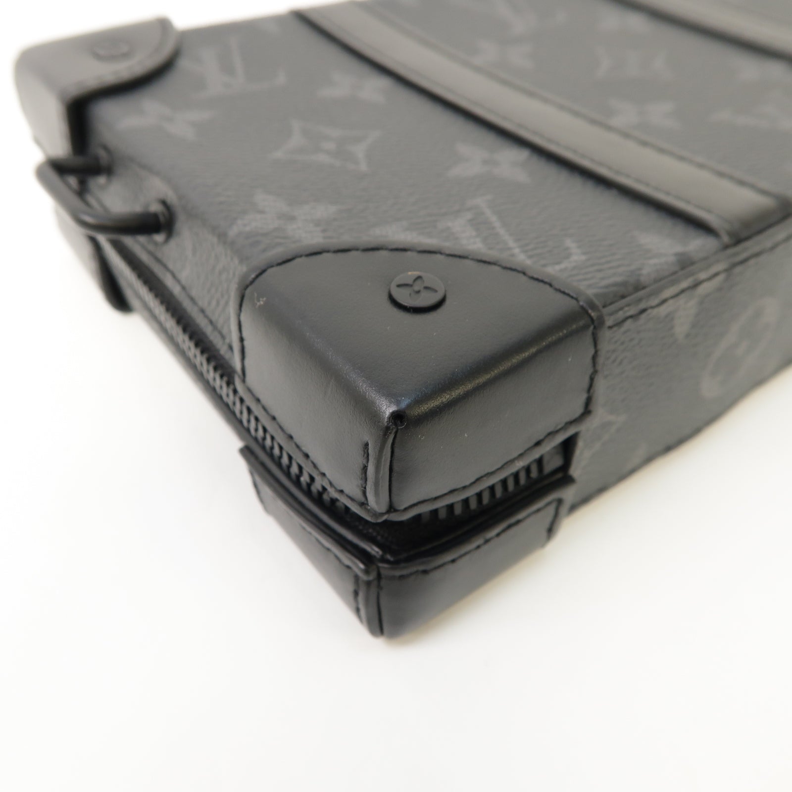LOUIS VUITTON Monogram Eclipse Soft Trunk Wallet肩背袋黑色