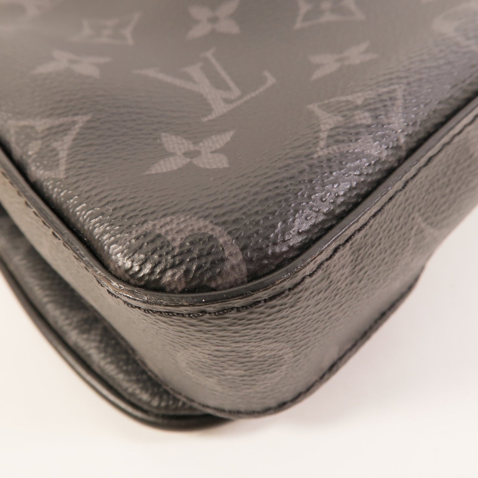 LOUIS VUITTON Monogram Eclipse Reverse Trio Messenger銀扣肩背袋灰色
