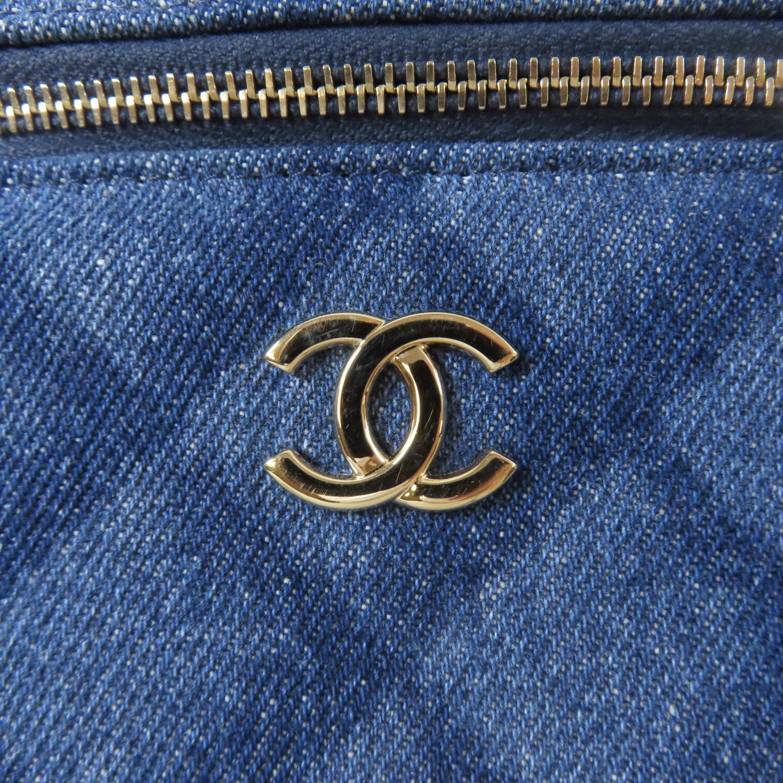 CHANEL 【激減優惠】菱格牛仔布Vanity Case金扣鏈帶手挽肩背兩用袋藍色