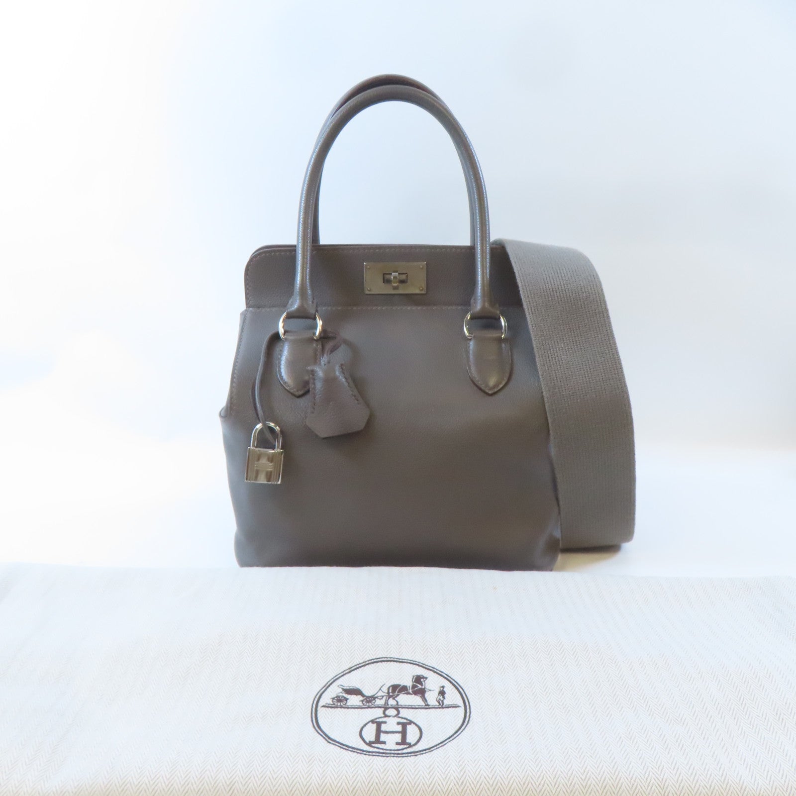 【HERMES】Hermes etoupe Calvi【新古品・新品未使用】 Hermès Etoupe Collection: Preloved Luxury Bags & Accessories