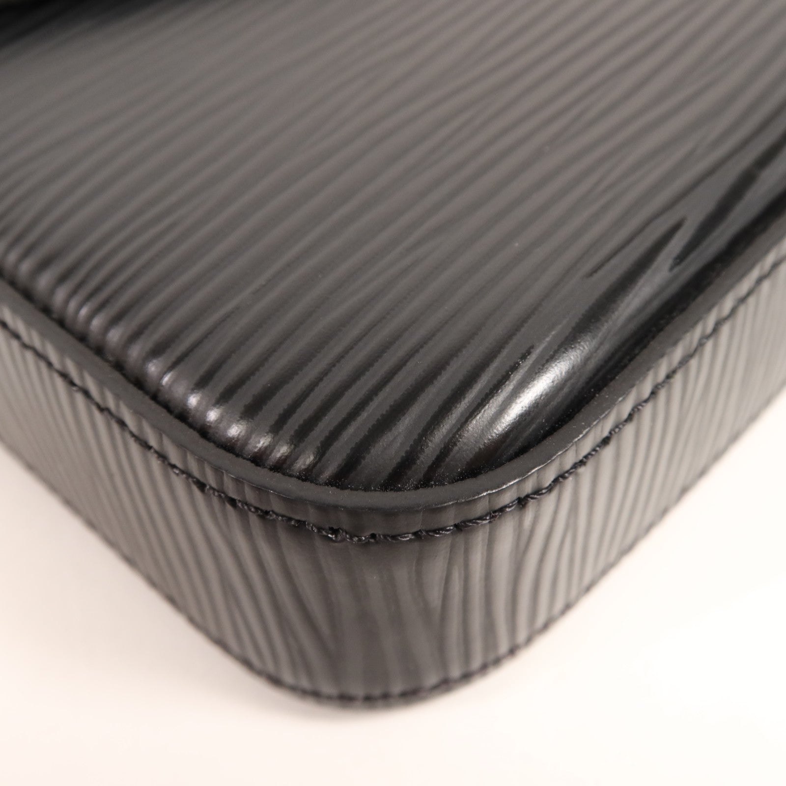 LOUIS VUITTON Epi Pochette Felicie銀扣鏈帶肩背袋