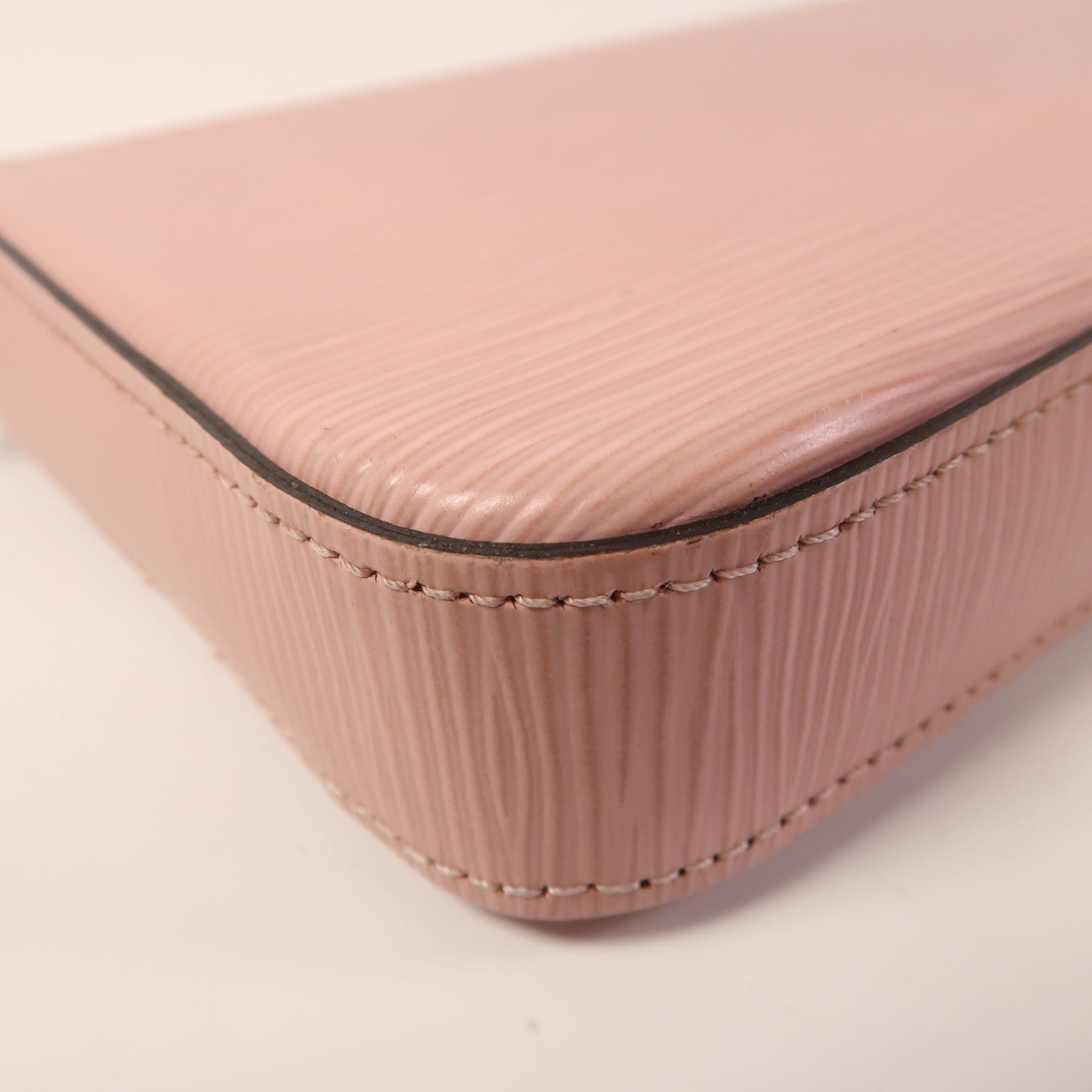 LOUIS VUITTON Epi Pochette Felissie銀扣鏈帶肩背袋