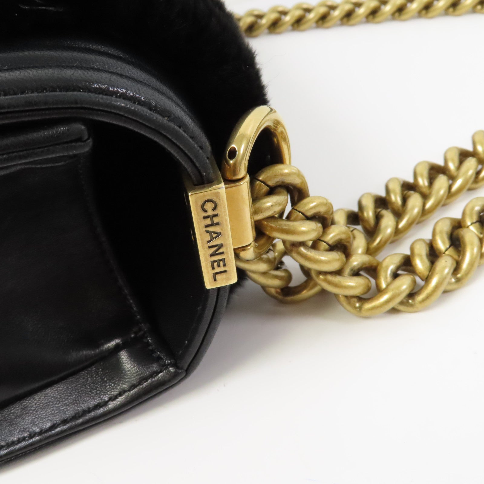 CHANEL 【激減優惠】牛皮皮革/兔毛Boy 25金扣鏈帶肩背袋黑色