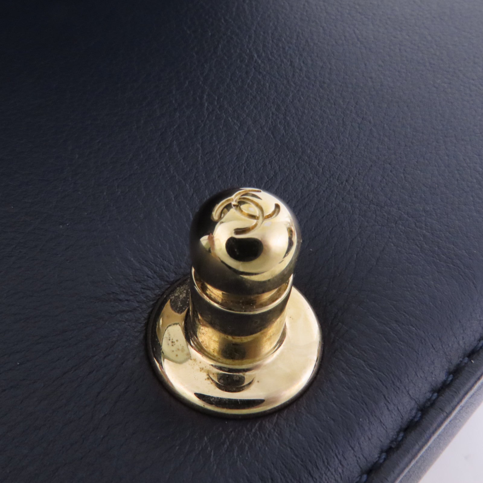 CHANEL 牛皮皮革Boy Chanel 25金扣鏈帶肩背袋