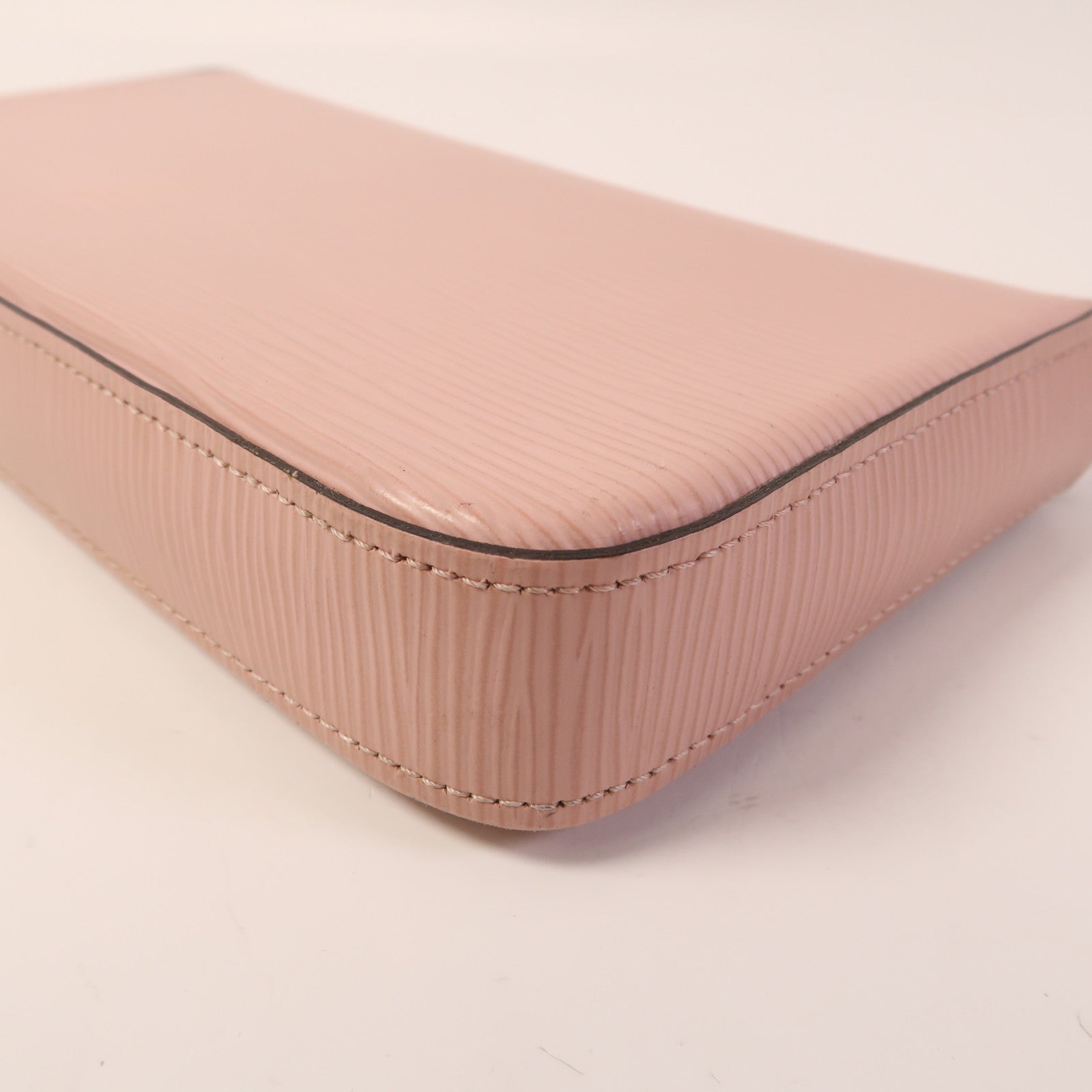 LOUIS VUITTON Epi Pochette Felissie銀扣鏈帶肩背袋