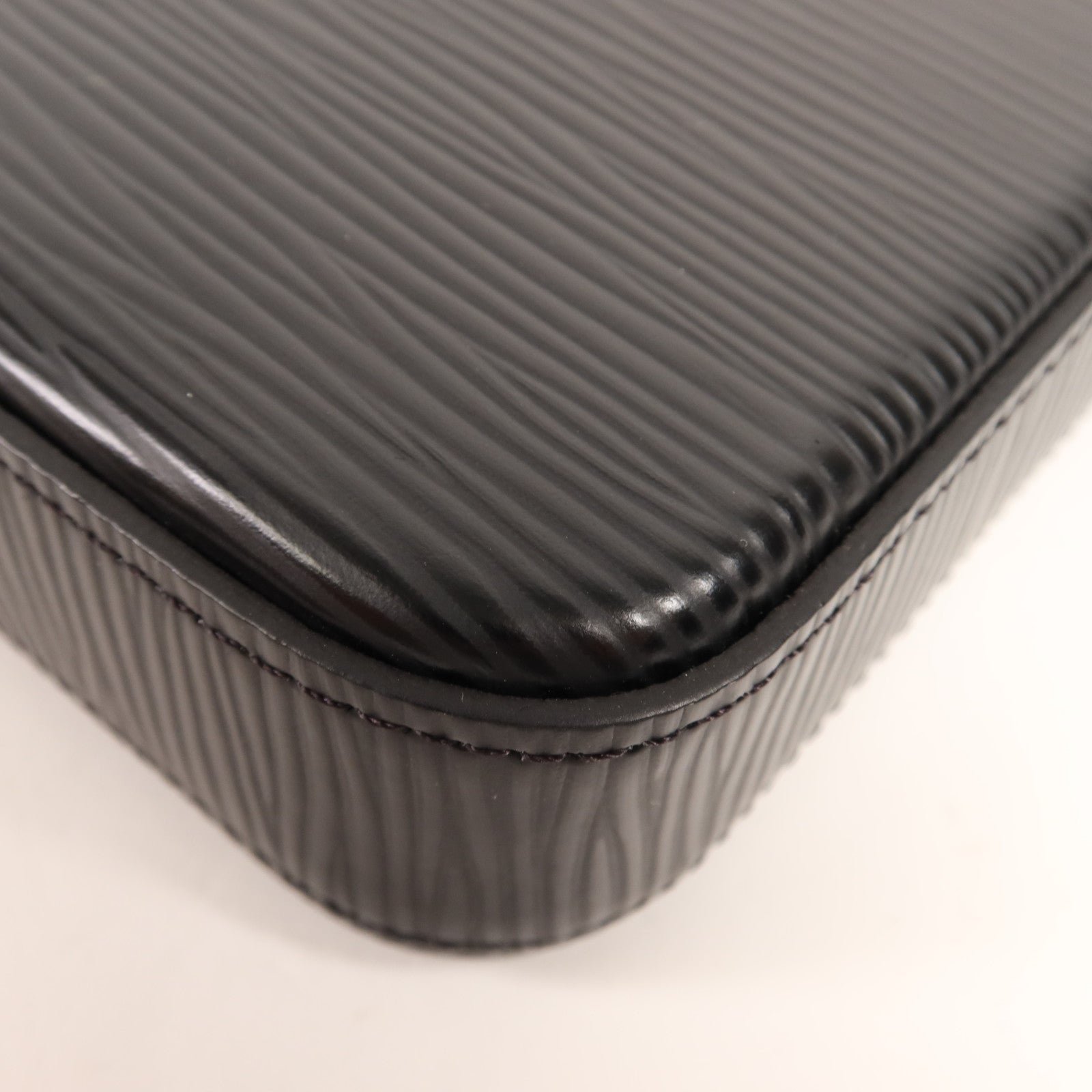 LOUIS VUITTON Epi Pochette Felicie銀扣鏈帶肩背袋