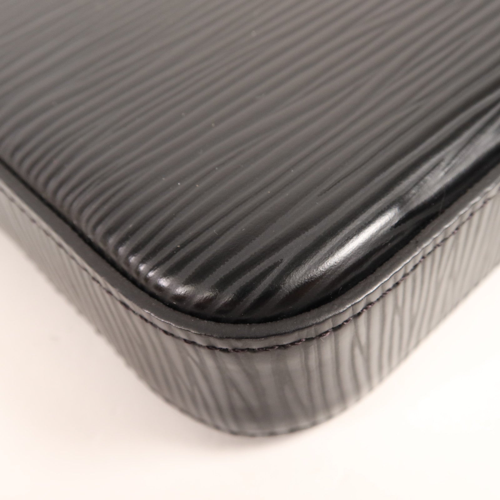 LOUIS VUITTON Epi Pochette Felicie銀扣鏈帶肩背袋