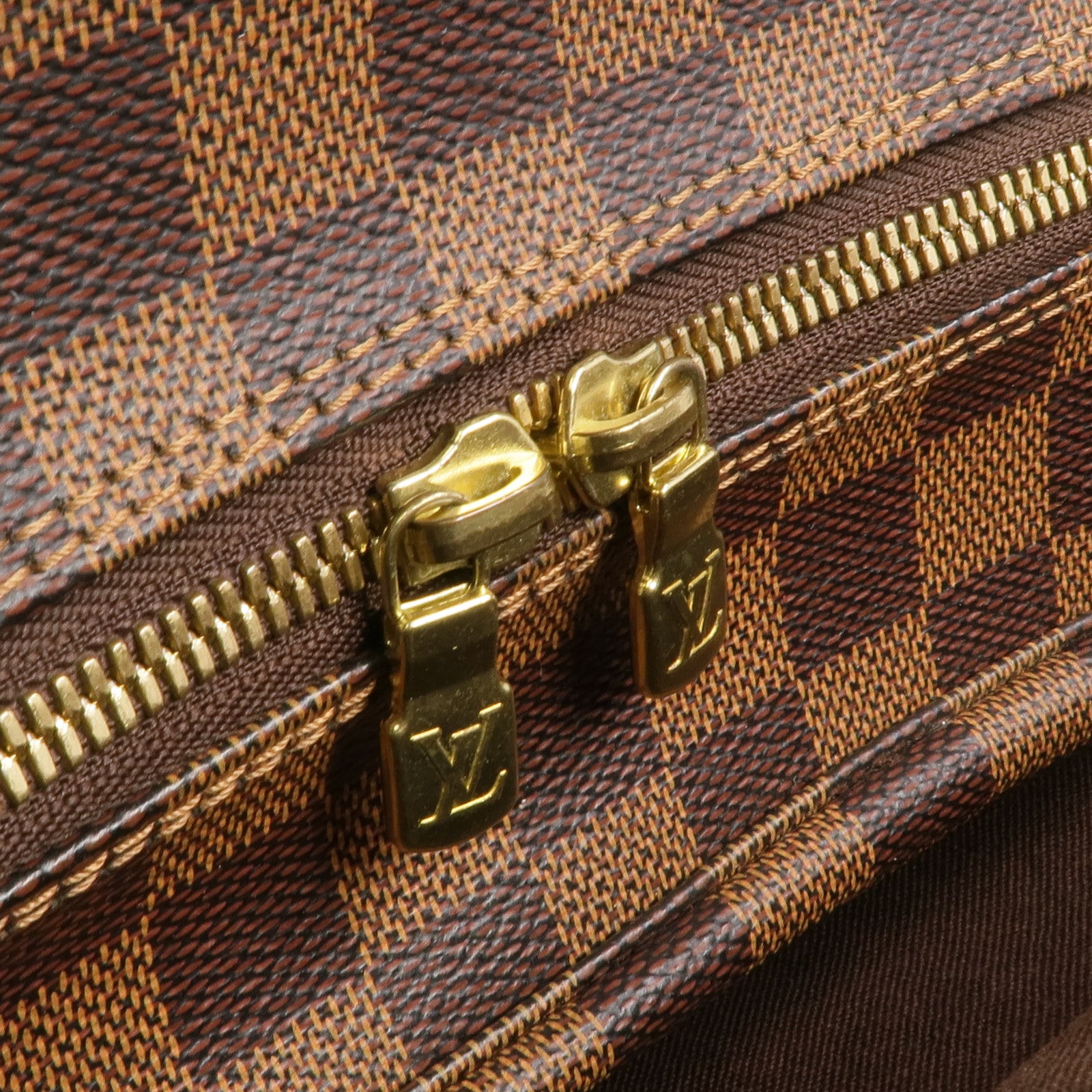 LOUIS VUITTON Damier Naviglio金扣肩背袋