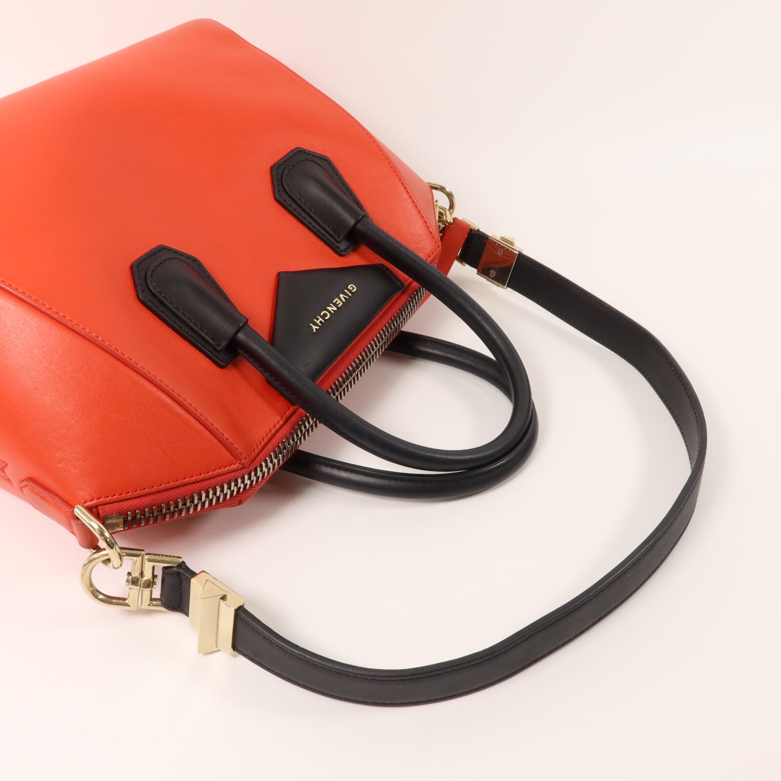 GIVENCHY 牛皮皮革Antigona Bag Small手挽肩背兩用袋