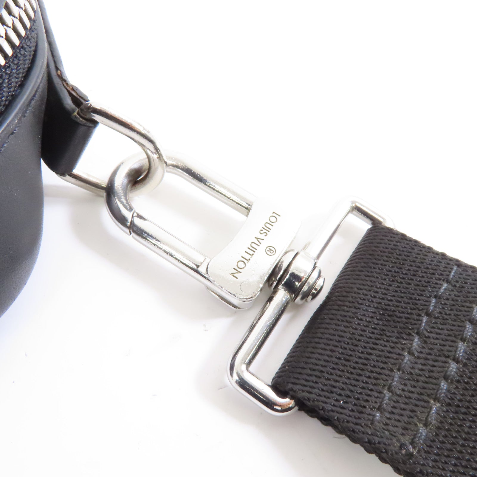 LOUIS VUITTON Damier Infini Sirius Messenger Bag銀扣肩背袋黑色