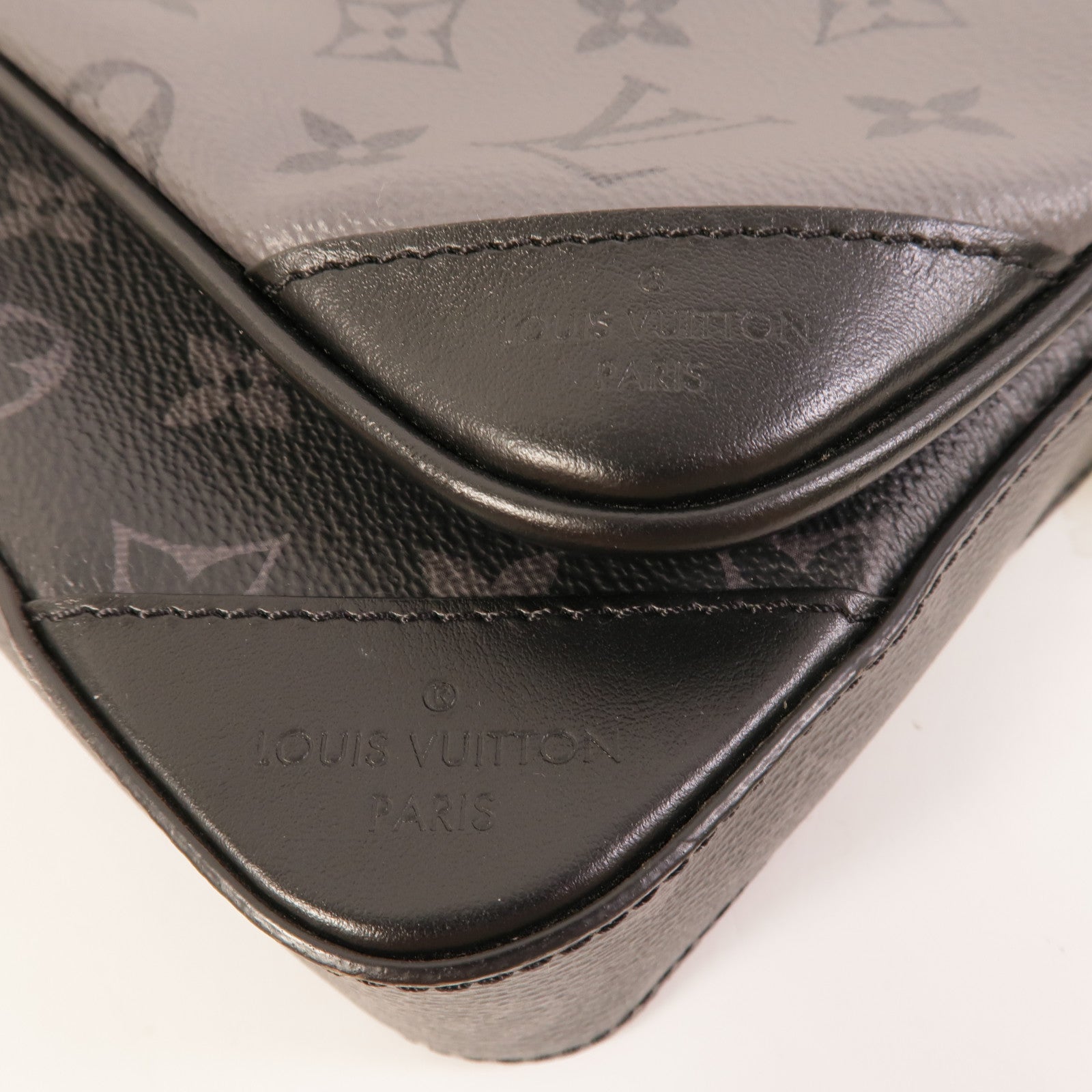 LOUIS VUITTON Monogram Eclipse Reverse Trio Messenger銀扣肩背袋灰色