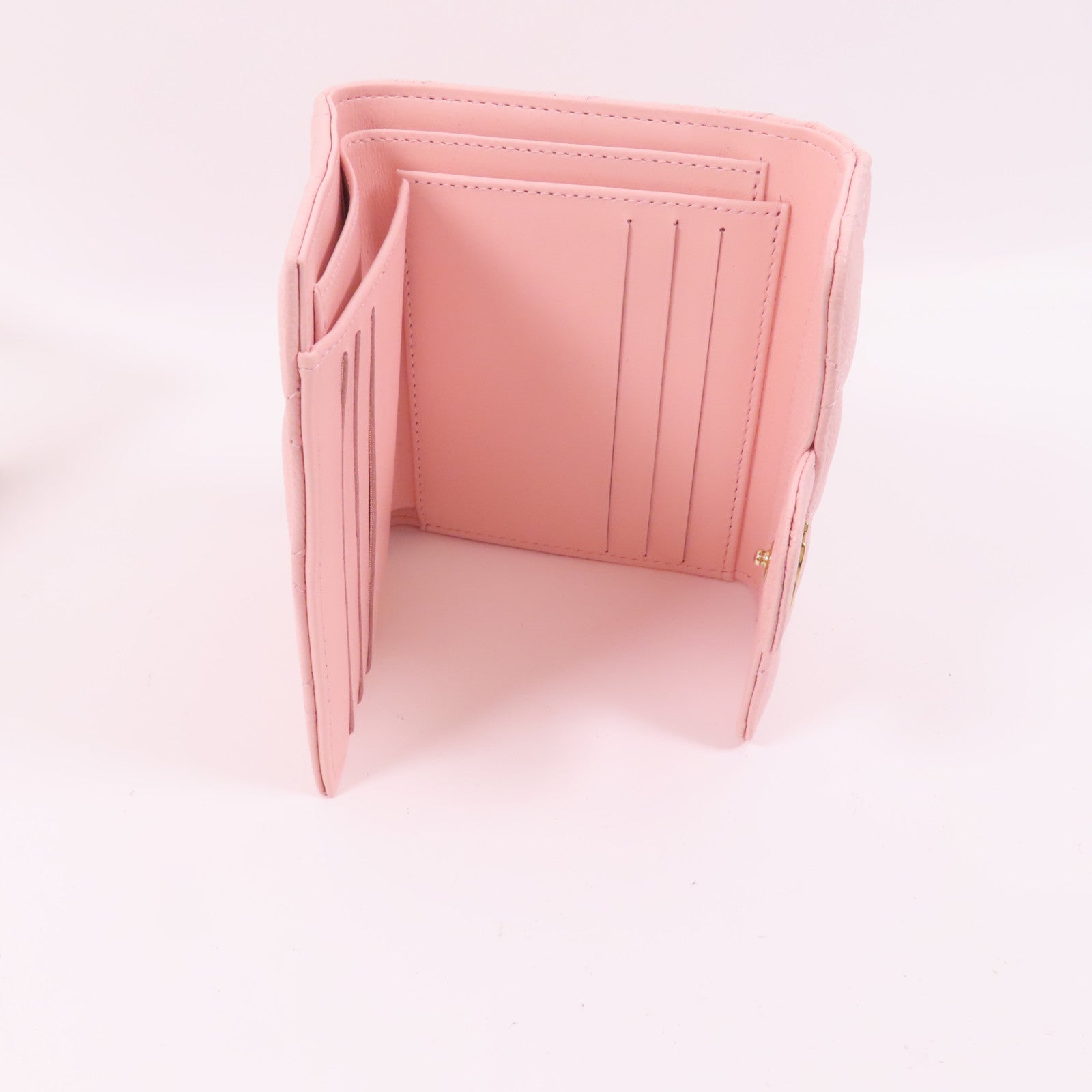 CHANEL 牛皮皮革Compact Flap Wallet金扣短錢包
