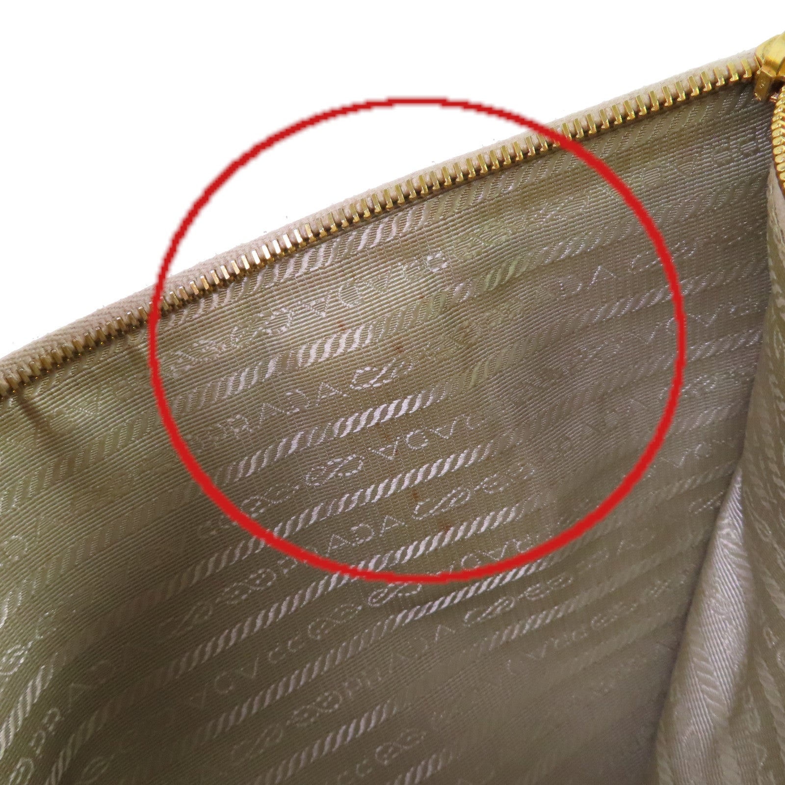 PRADA Saffiano皮革Killer Handbag金扣手挽袋白色