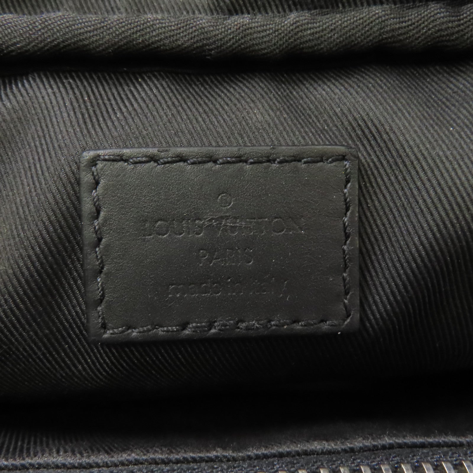 LOUIS VUITTON Damier Infini Sirius Messenger Bag銀扣肩背袋黑色