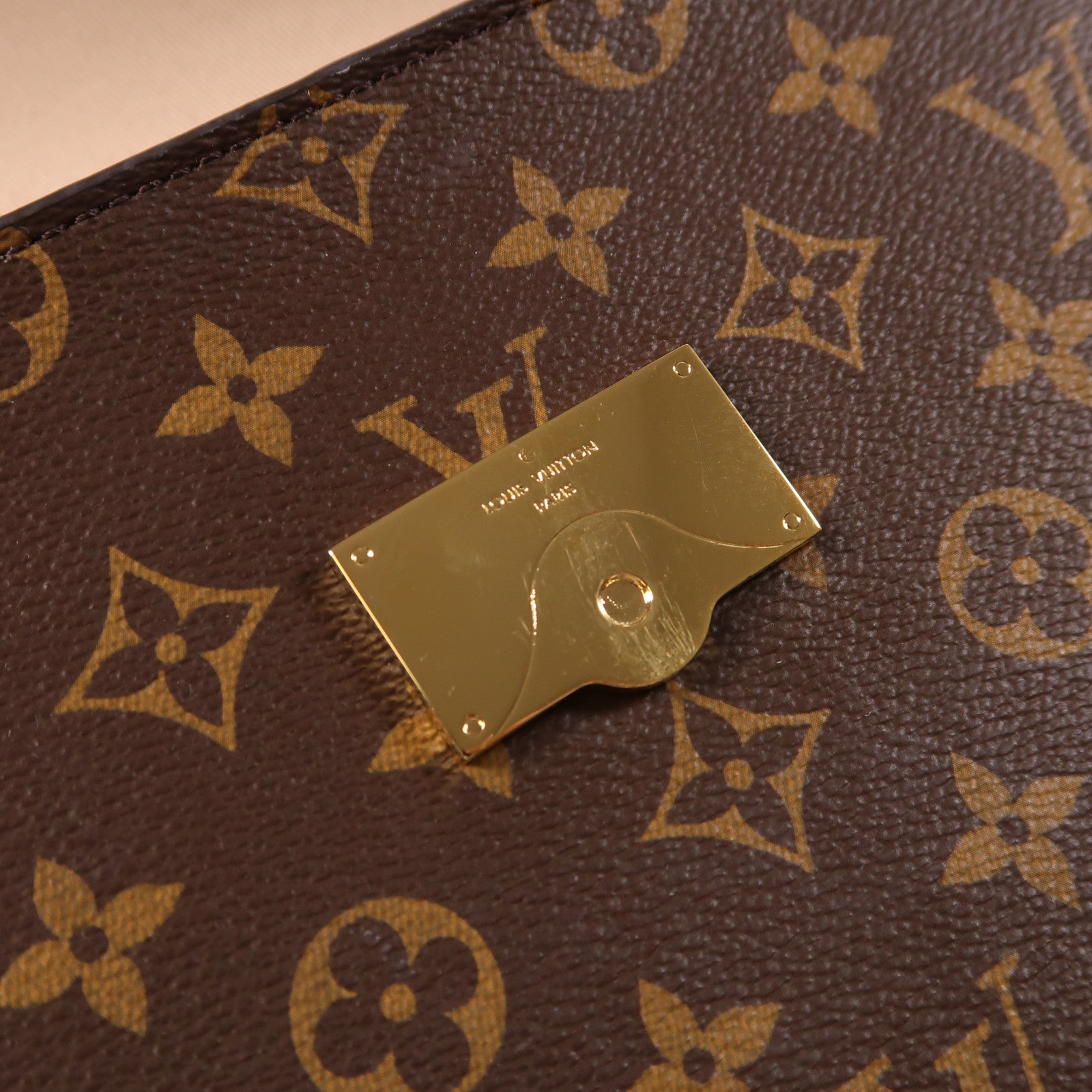 LOUIS VUITTON Monogram Cluny MM Bag金扣手挽袋棕色