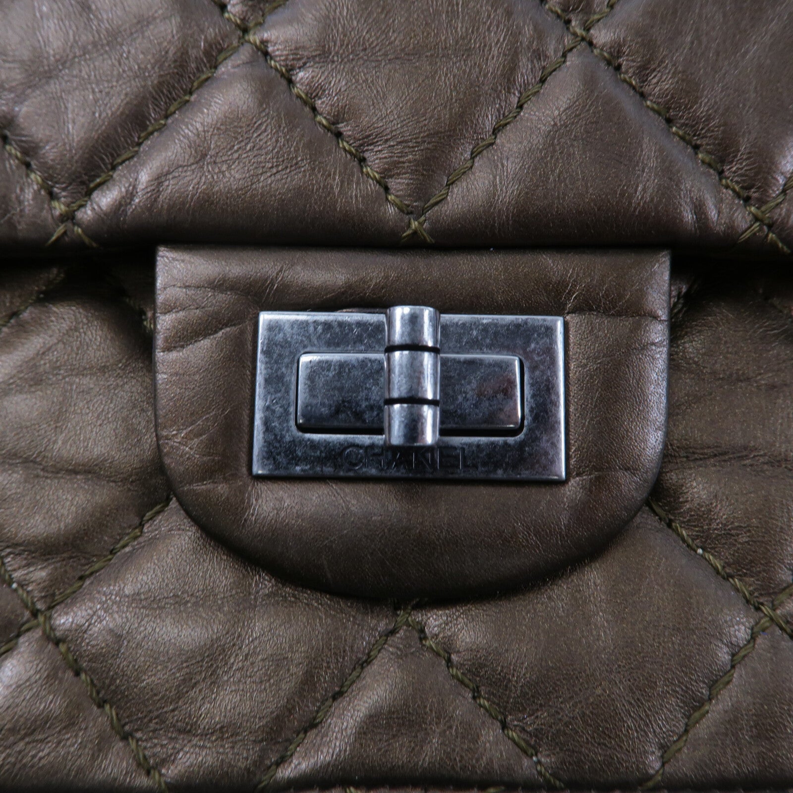 CHANEL 牛皮皮革2.55 Medium鏈帶肩背袋