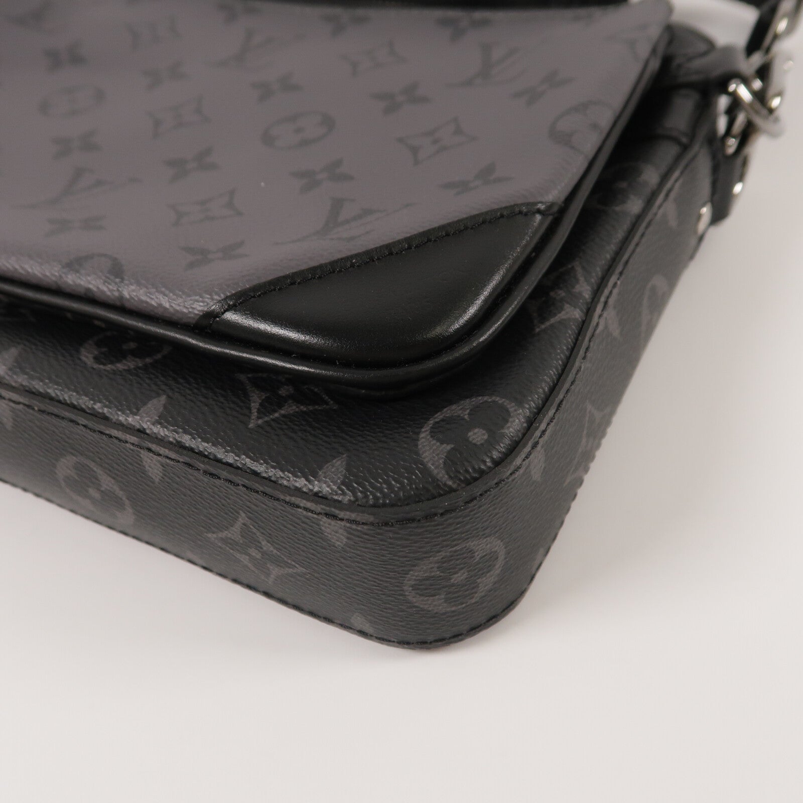 LOUIS VUITTON Monogram Eclipse Reverse Trio Messenger肩背袋