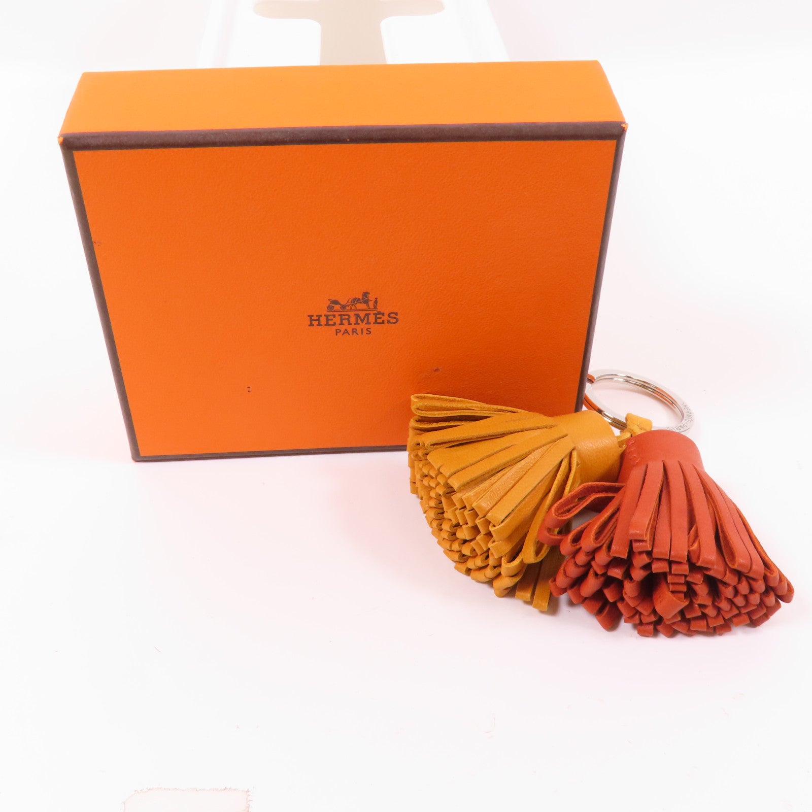 HERMES 【激減優惠】Milo皮革Carmen Key Ring銀扣鎖匙扣Sesame/Feu
