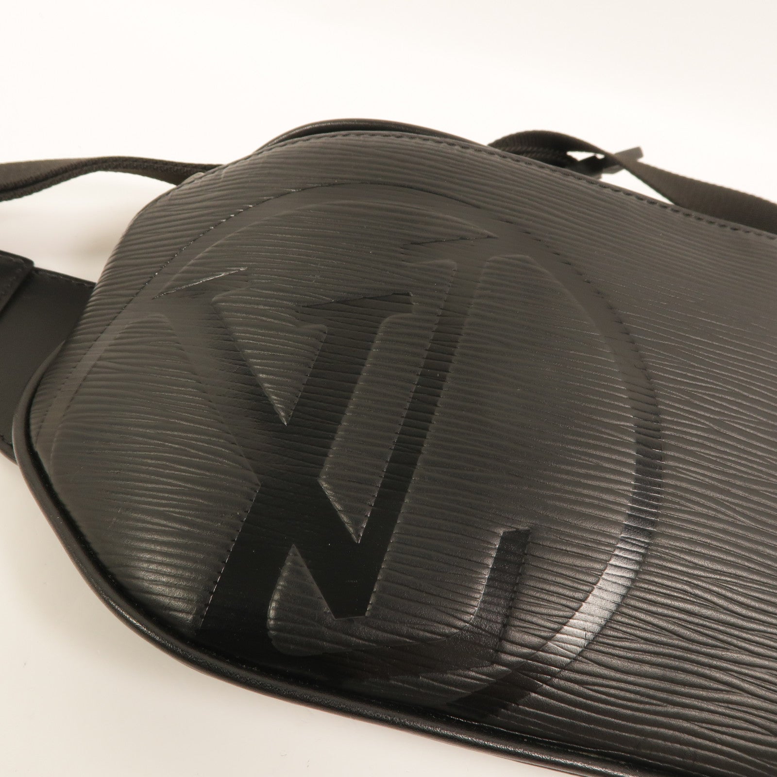 LOUIS VUITTON Epi Circle Bumbag腰包