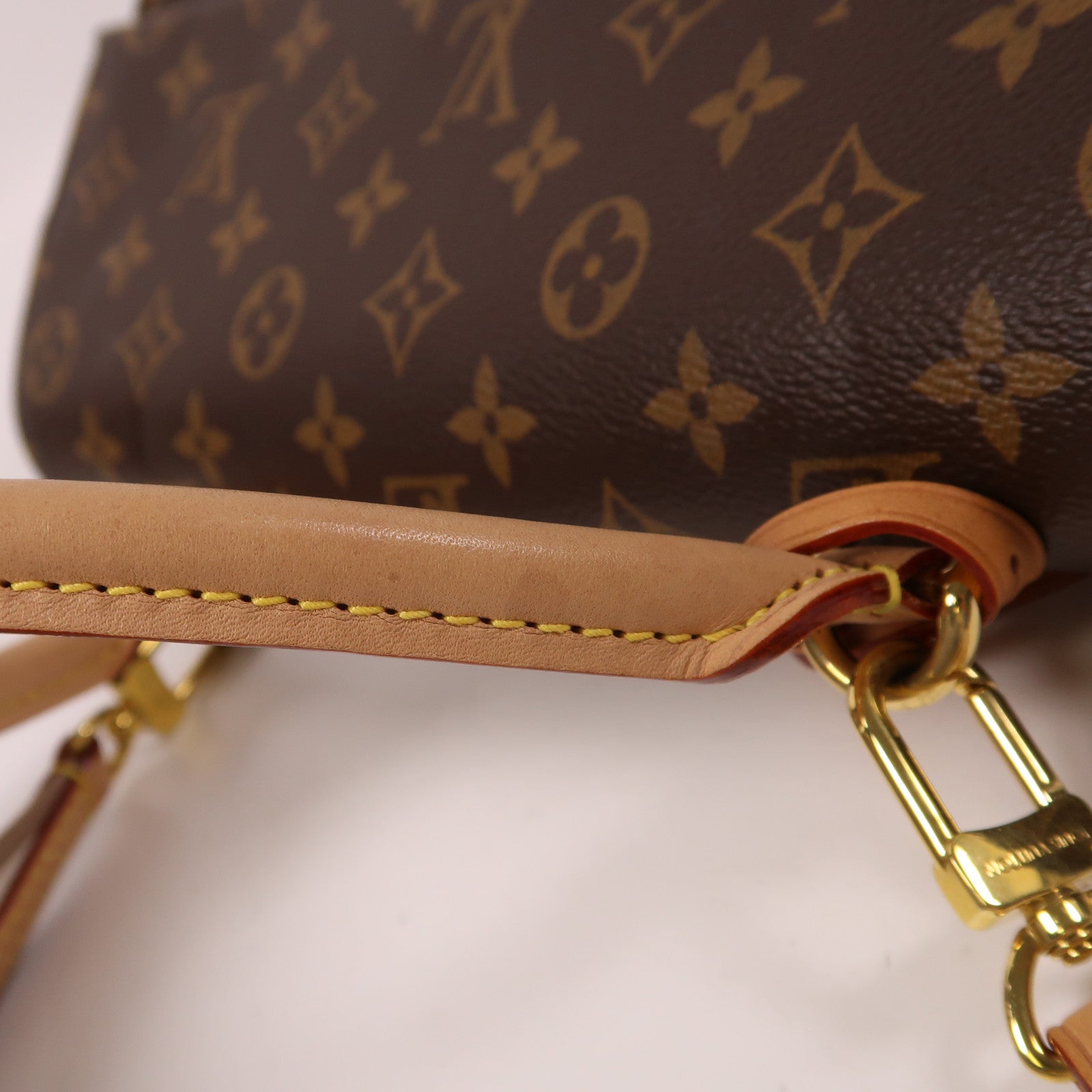 LOUIS VUITTON Monogram Cluny MM Bag金扣手挽袋棕色