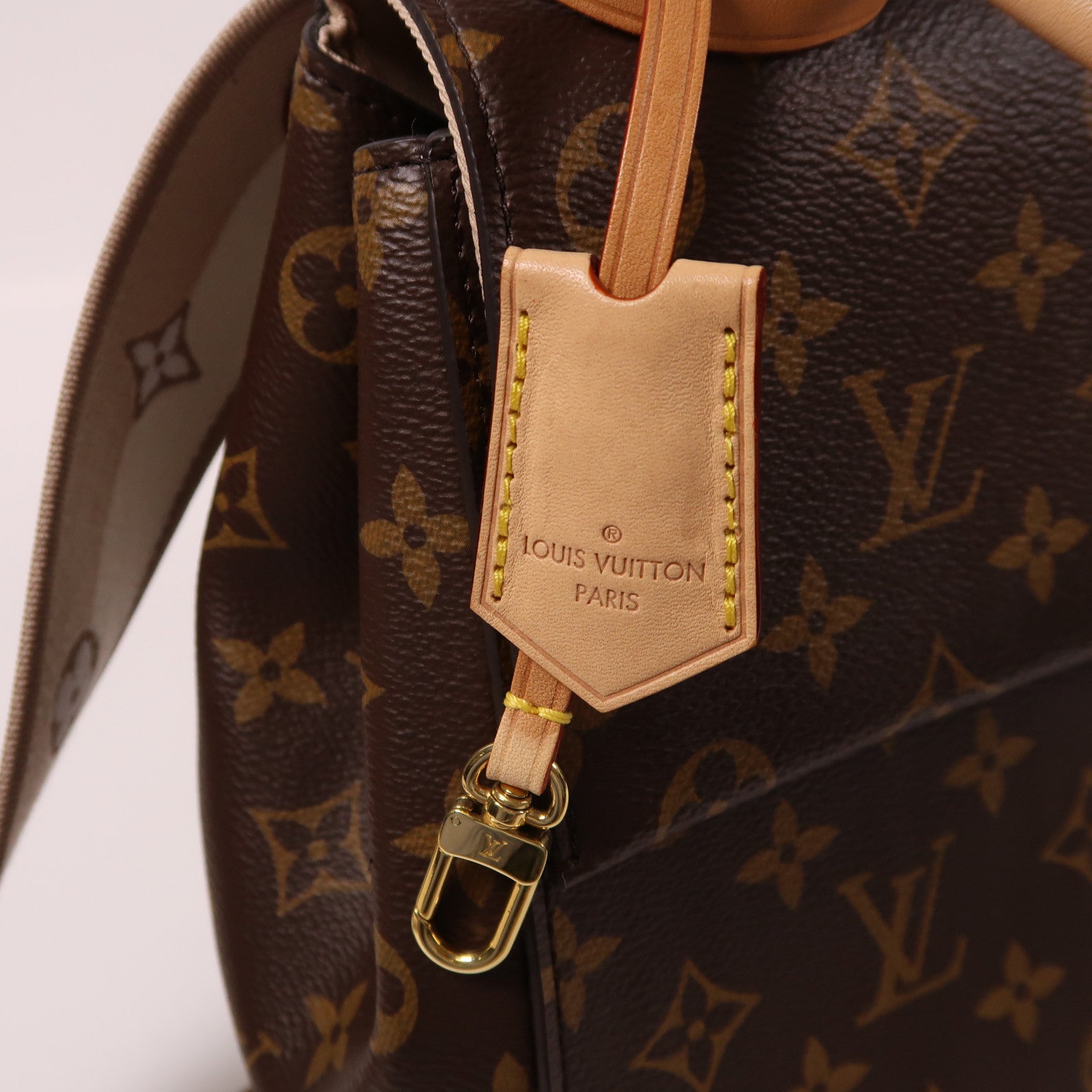 LOUIS VUITTON Monogram Cluny MM Bag金扣手挽袋棕色
