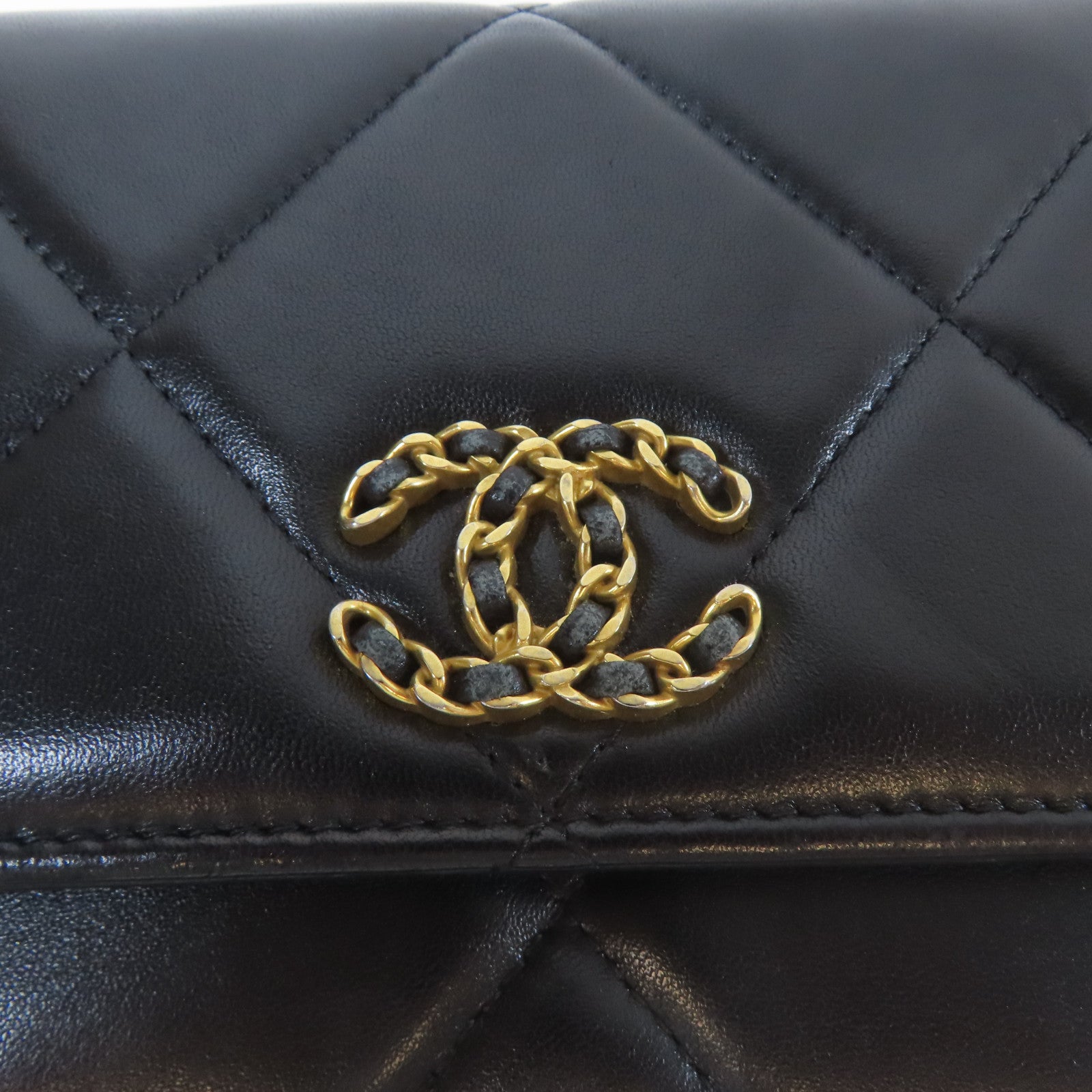 CHANEL 菱格羊皮皮革C19 WOC金扣銀扣手挽肩背兩用袋黑色