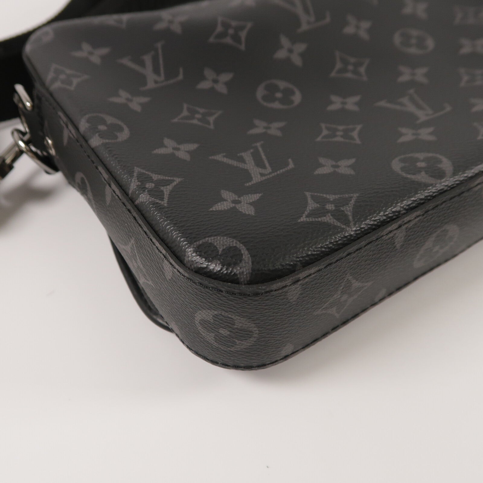 LOUIS VUITTON Monogram Eclipse Reverse Trio Messenger肩背袋