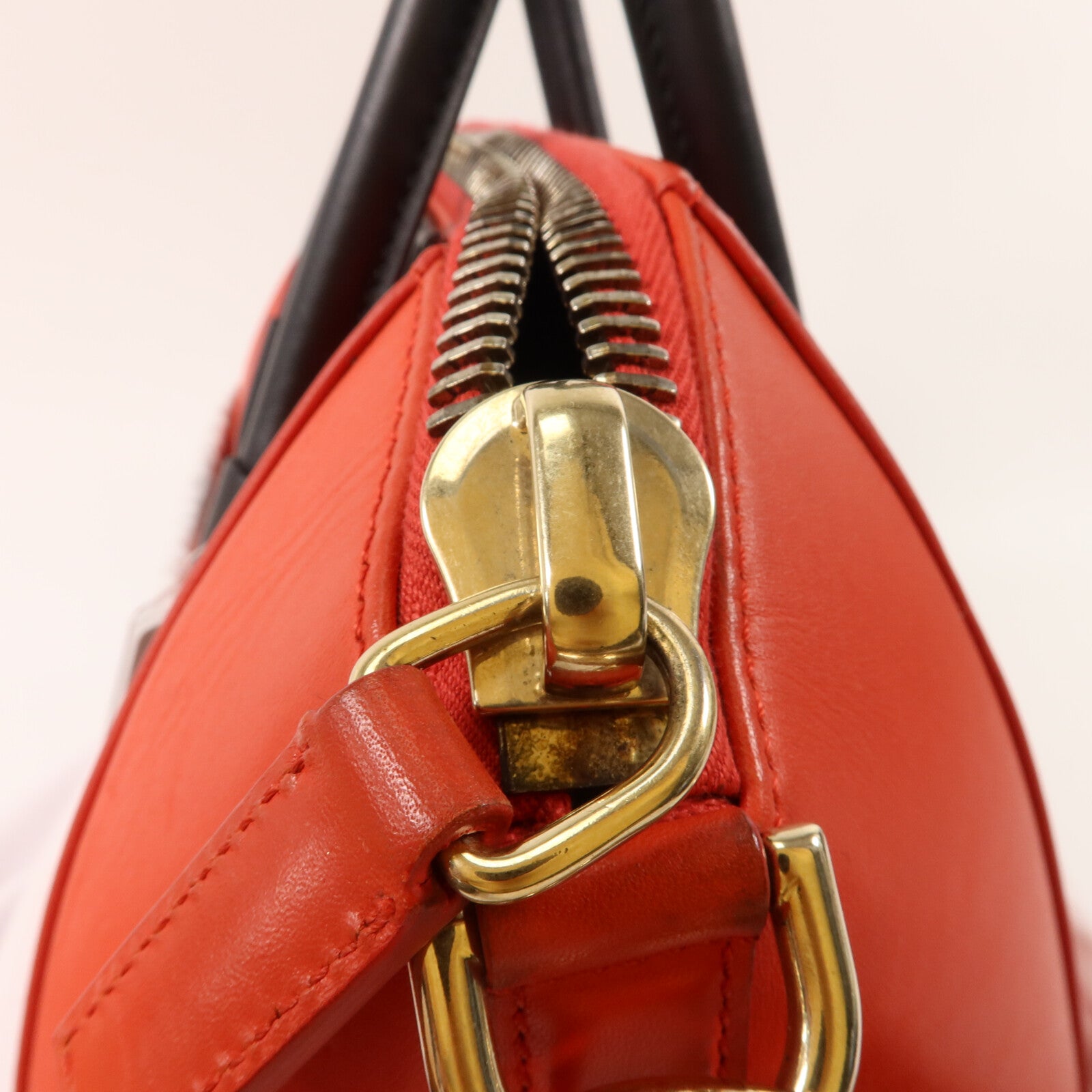 GIVENCHY 牛皮皮革Antigona Bag Small手挽肩背兩用袋