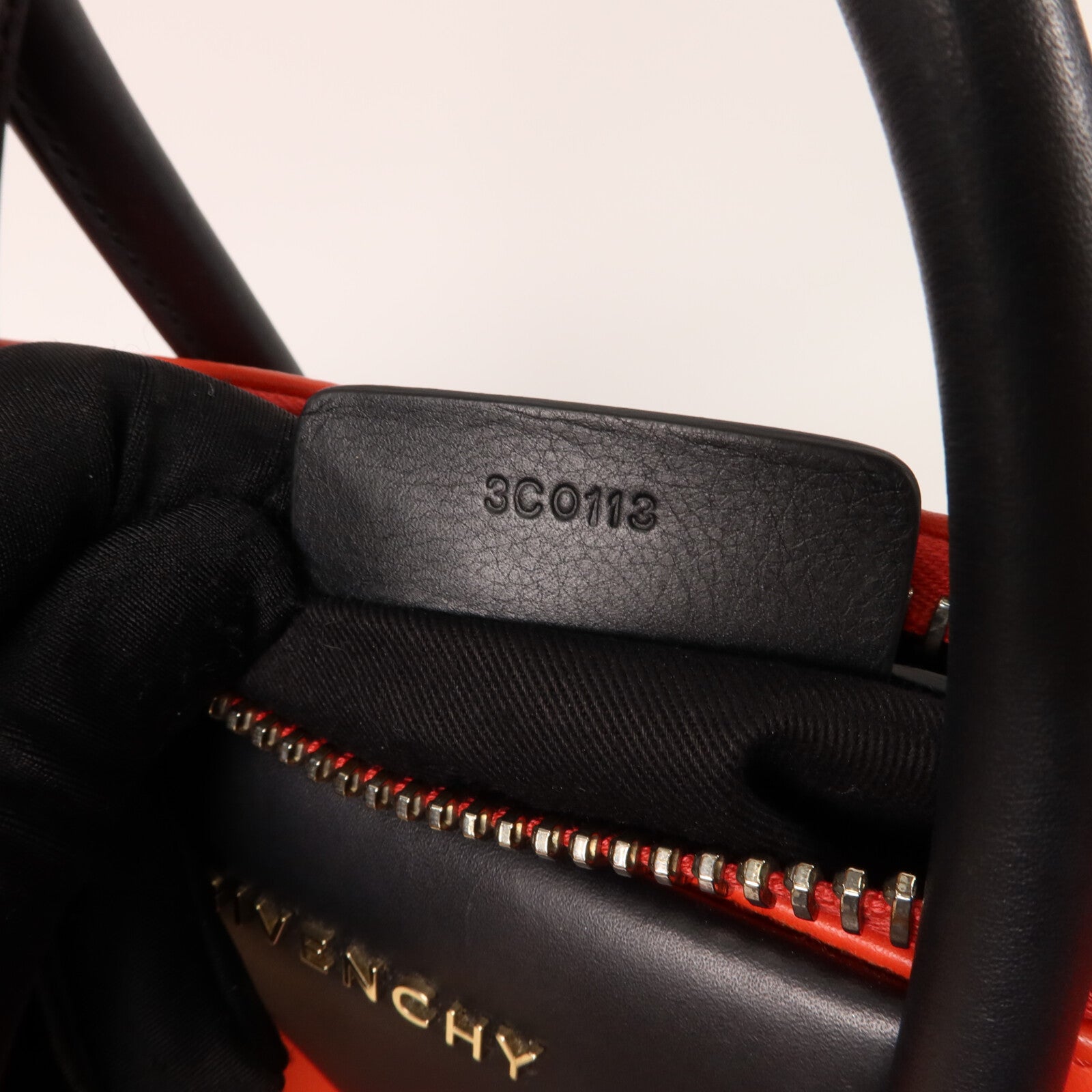 GIVENCHY 牛皮皮革Antigona Bag Small手挽肩背兩用袋