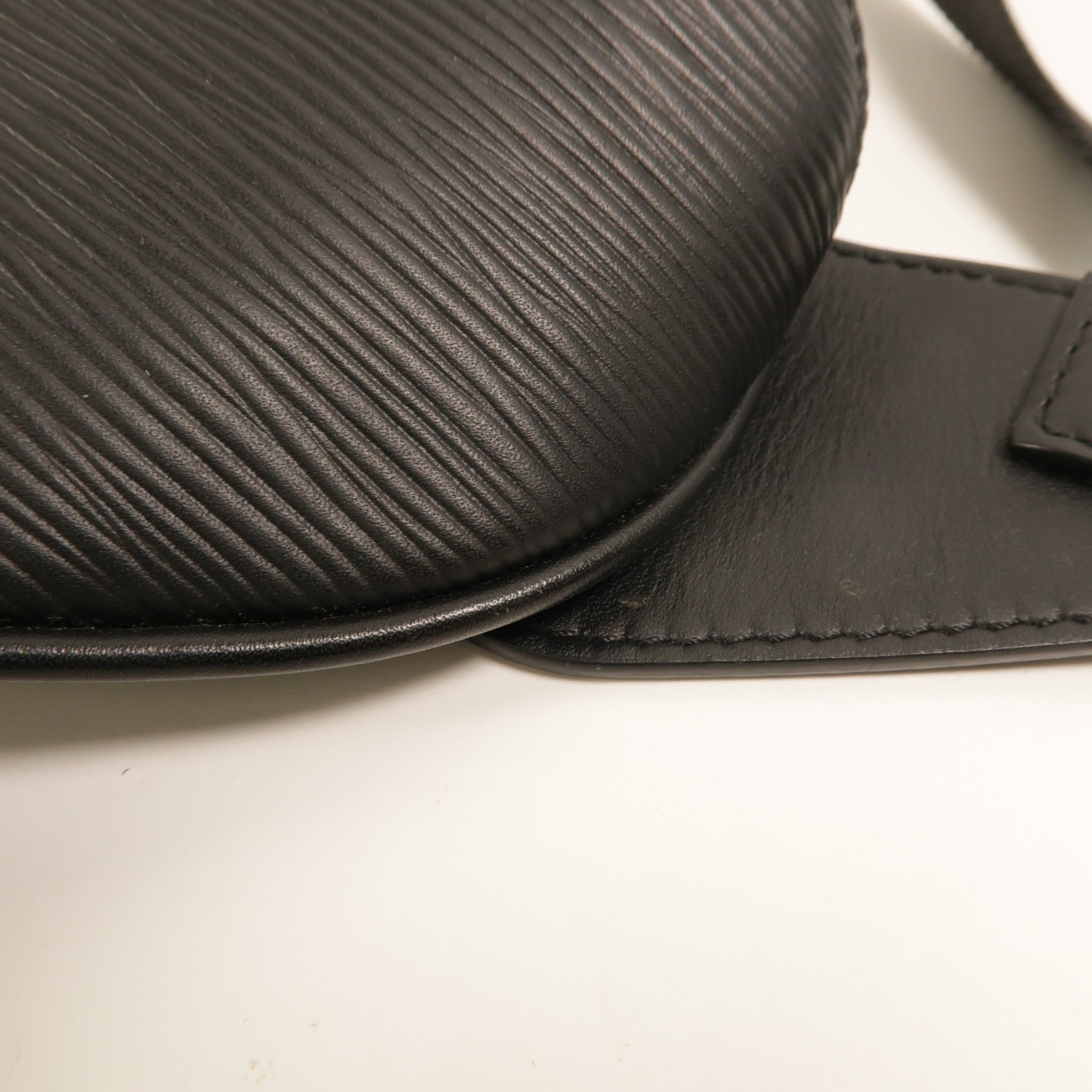 LOUIS VUITTON Epi Circle Bumbag腰包
