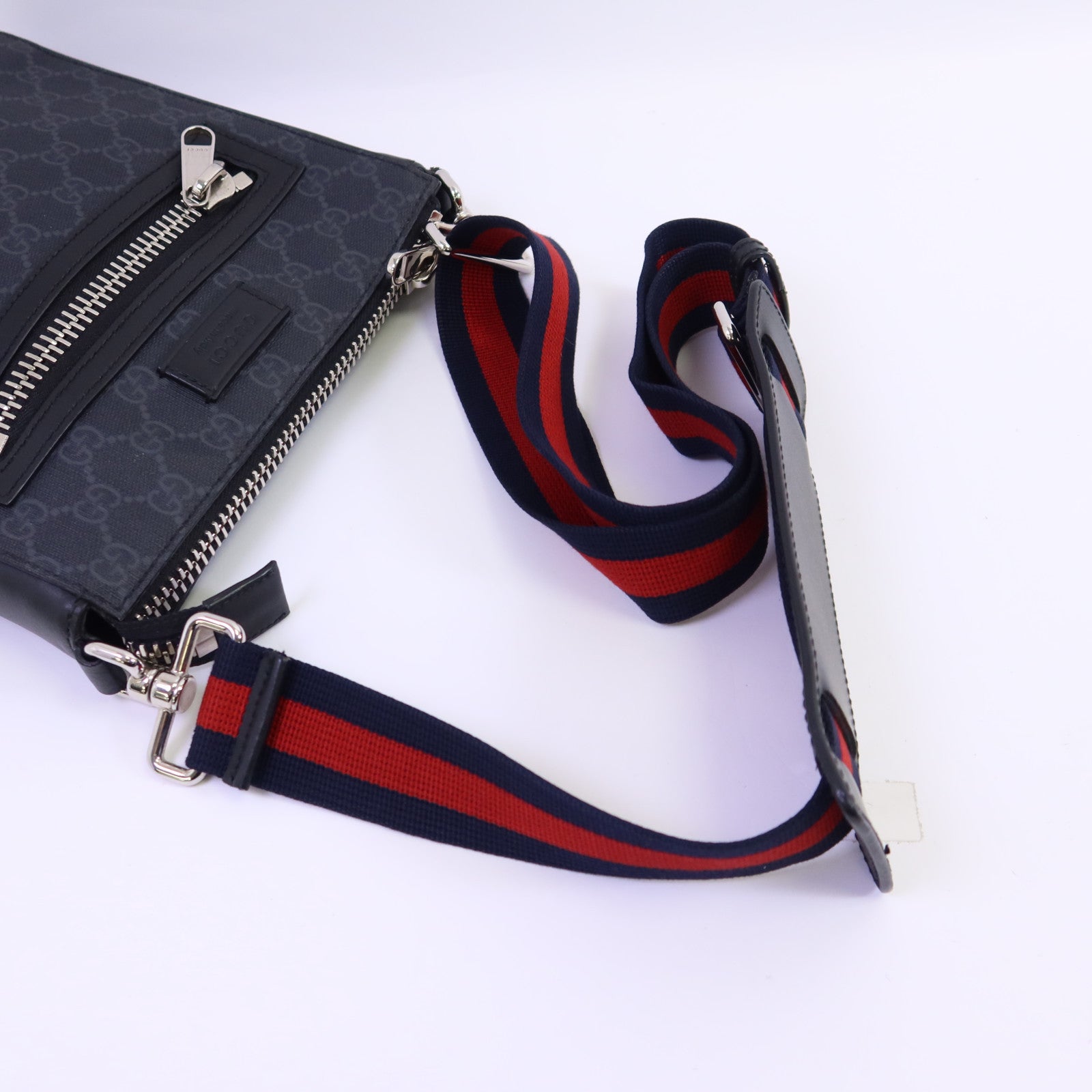 GUCCI 塗層帆布Messenger Bag銀扣肩背袋