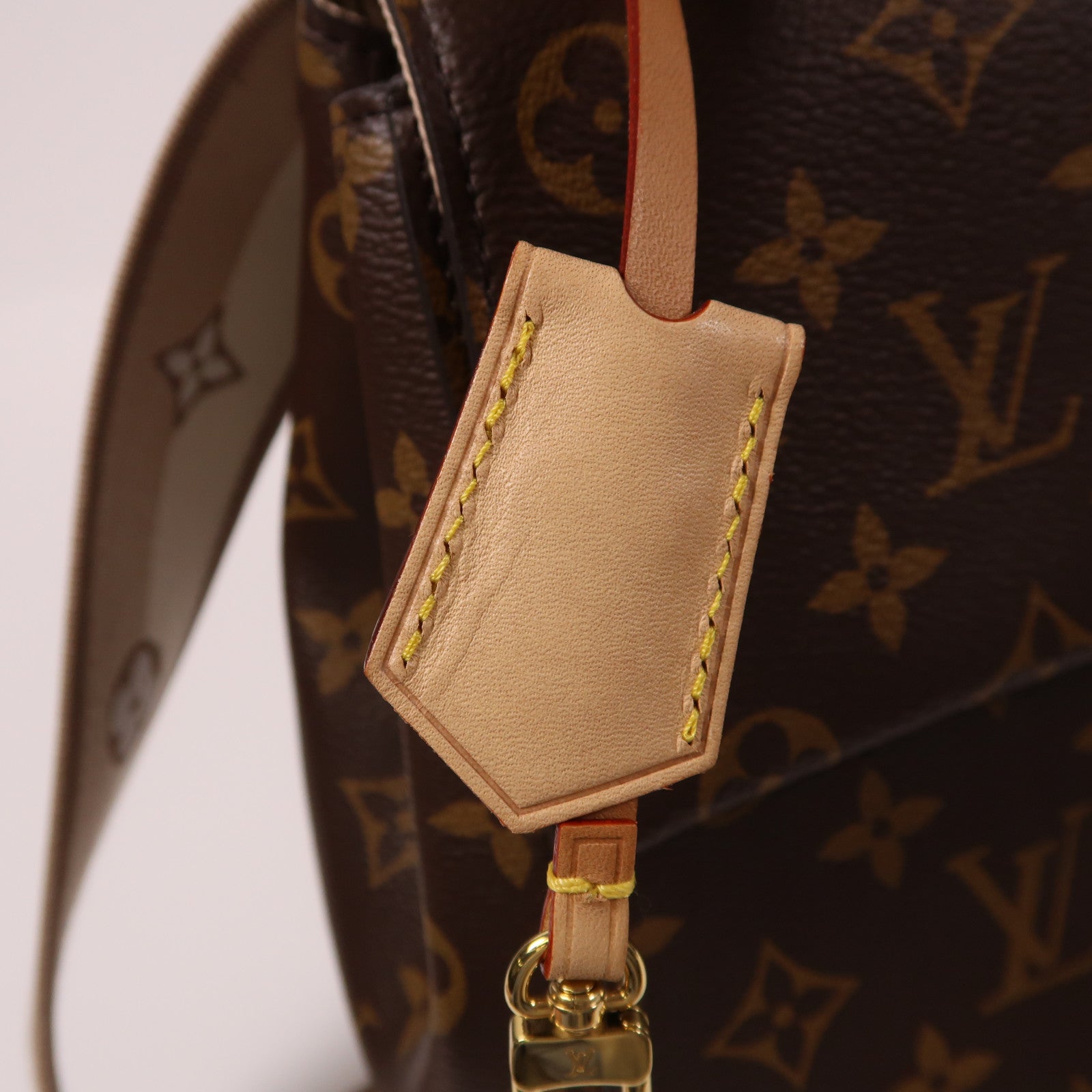 LOUIS VUITTON Monogram Cluny MM Bag金扣手挽袋棕色