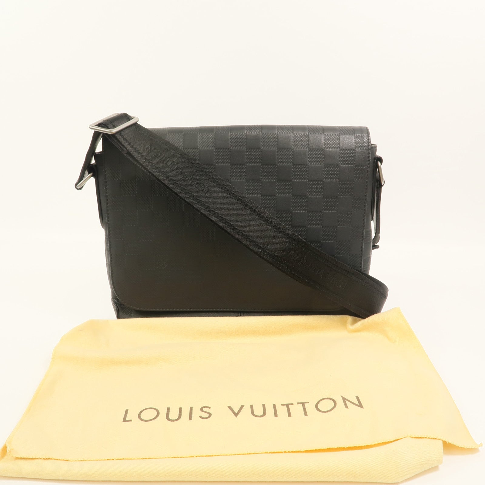 LOUIS VUITTON Monogram Eclipse District PM肩背袋