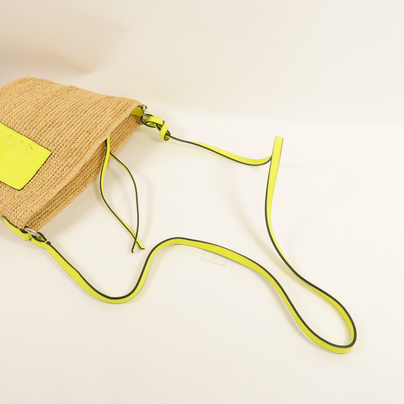 LOEWE Raffia Slit Pochette肩背袋
